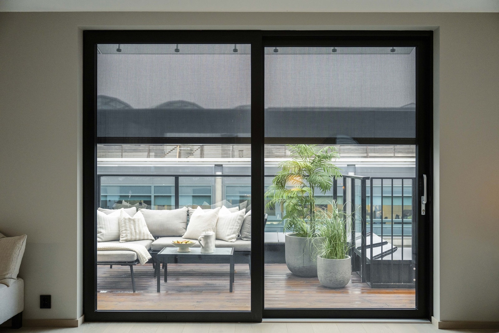 Fra stue/kjøkken har man utgang til privat takterrasse. Galleribilde