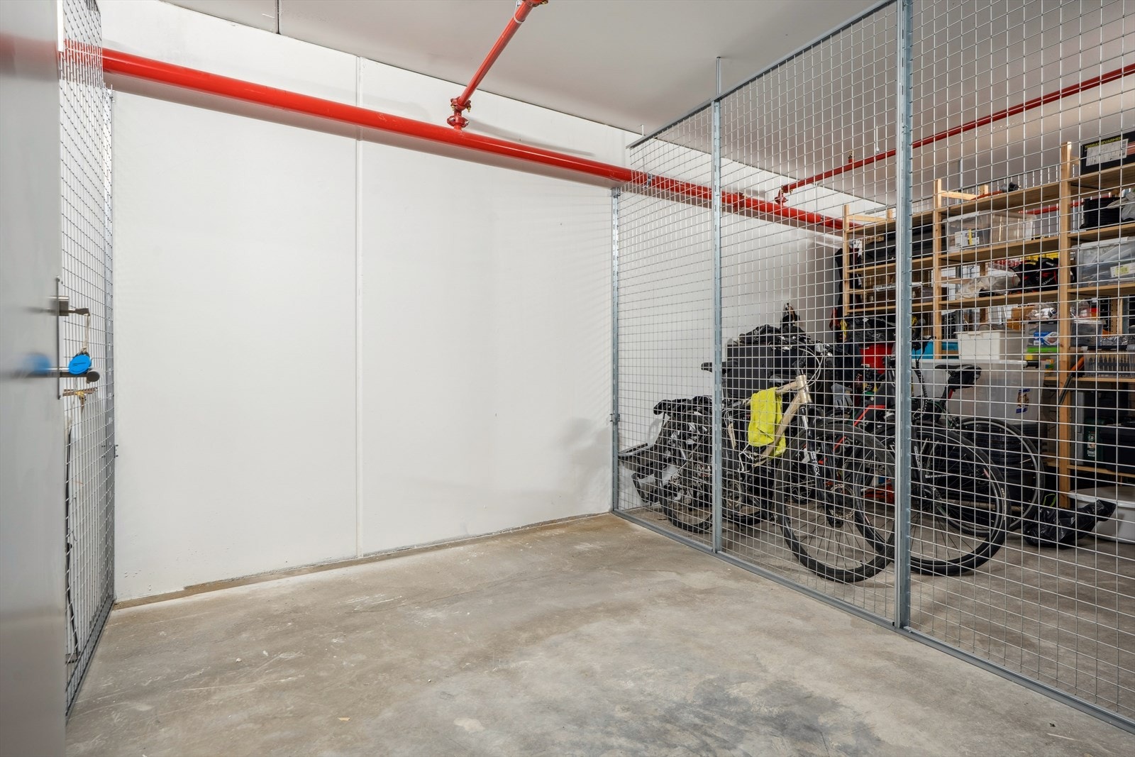 Leiligheten disponerer to eksterne boder på henholdsvis 5 kvm og 8 kvm. Galleribilde