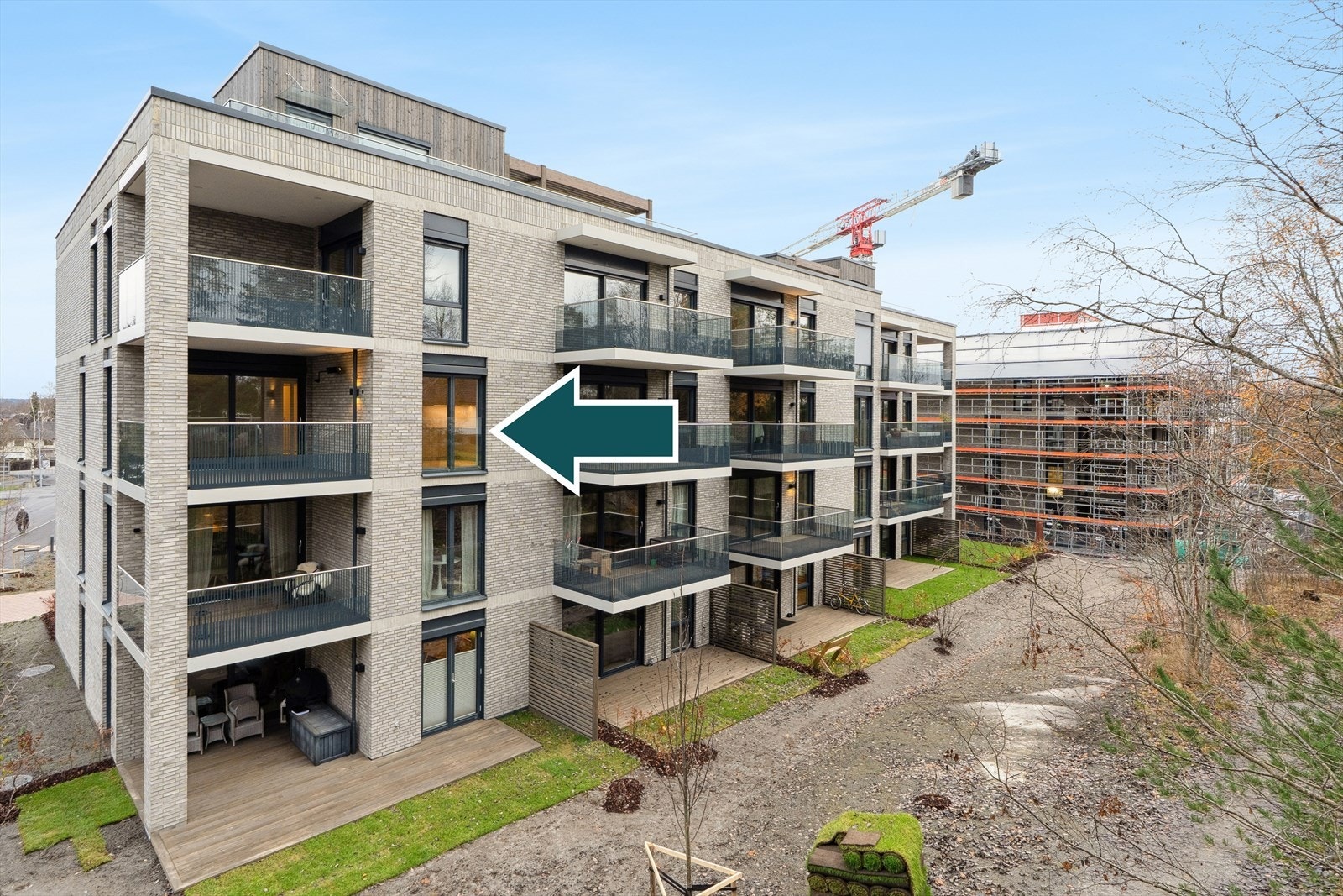 DNB presenterer Pershytteveien 18 - en ny, lekker og moderne leilighet fra 2025 med to balkonger, heis og garasjeplass. Boligen er en del av Selvaag Pluss konseptet som gir tilgang på blant annet: lounge, bemannet resepsjon, treningsrom, vaskehall mm. Galleribilde