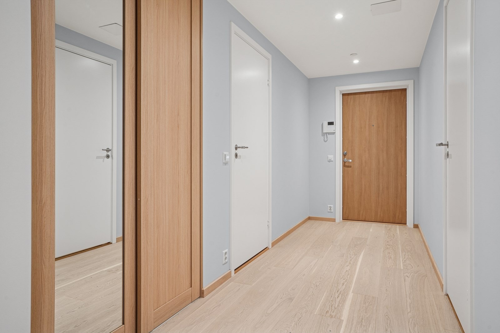 Det finnes gode lagringsmuligheter i en innvendig bod i leiligheten. Galleribilde