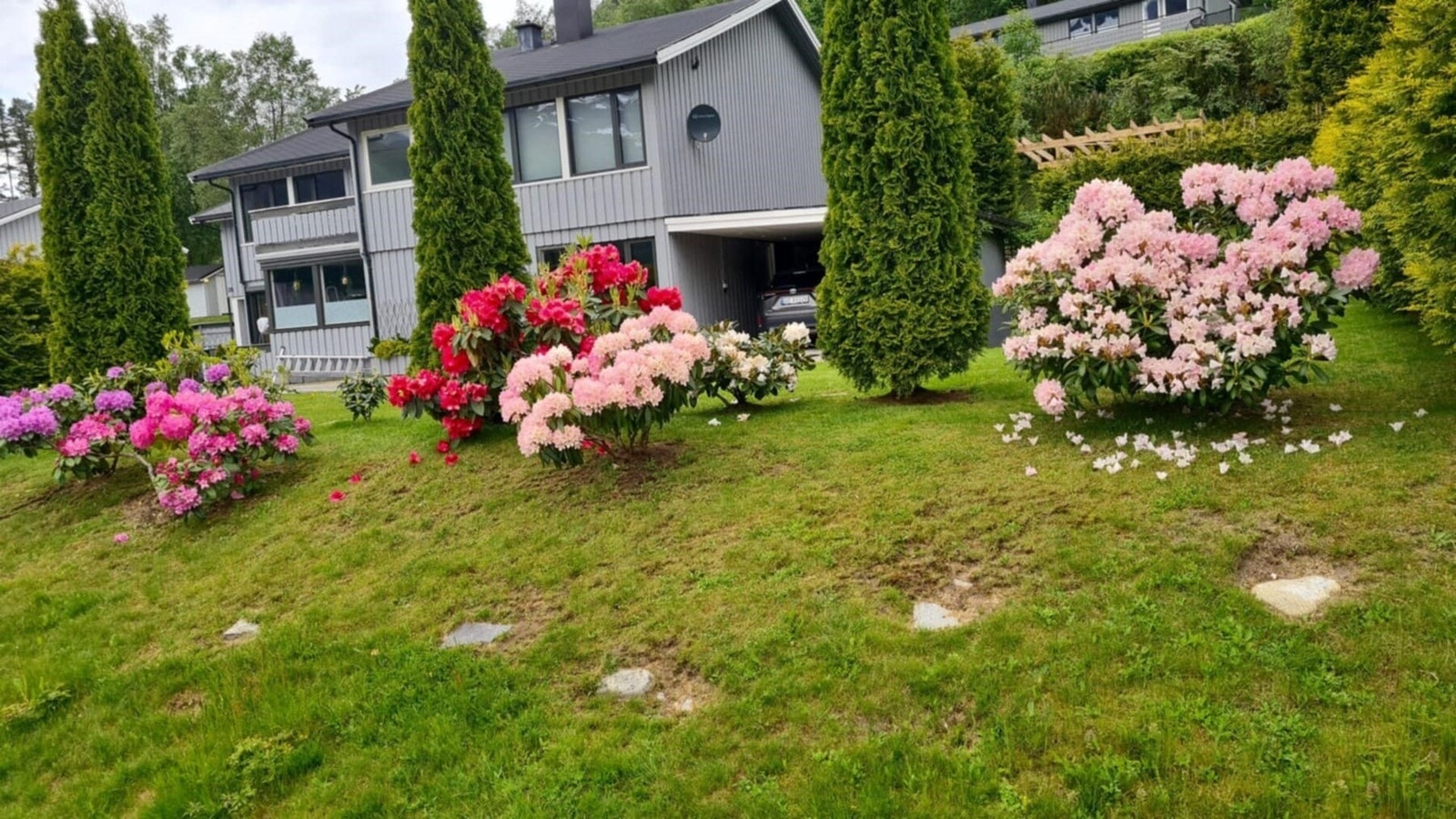 Pent opparbeidet hageareal på sameiets tomt. Bilde fra selger. Galleribilde