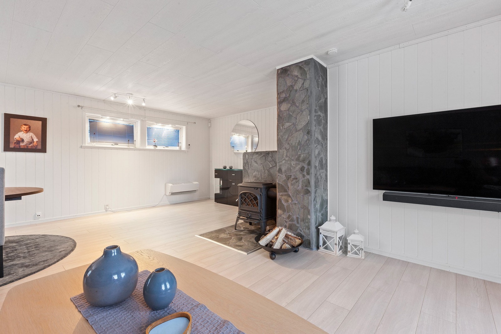 Vedovn i huset er med på å gi god varme på kalde dager. Galleribilde