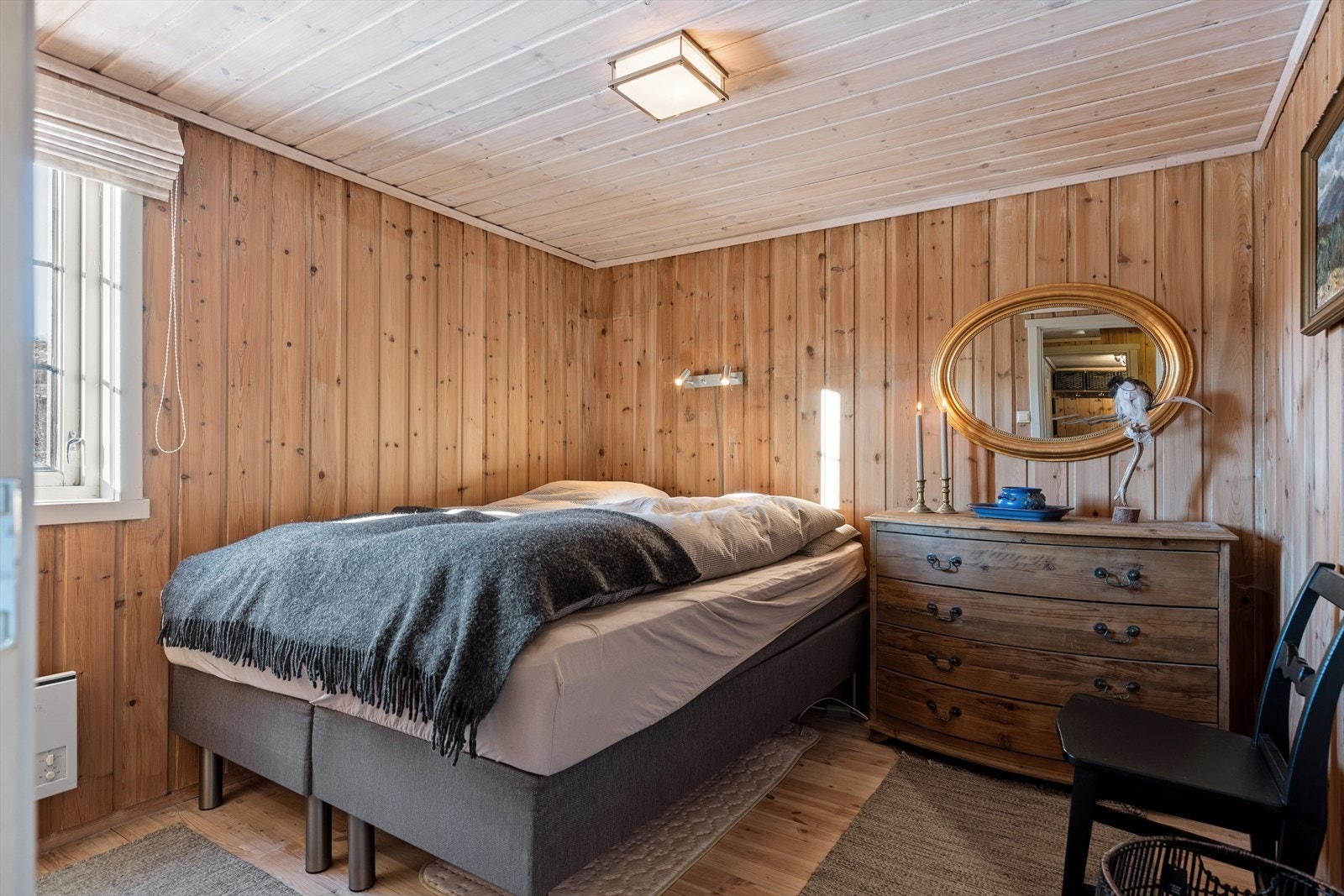 Soverom i hovedetasje. Galleribilde