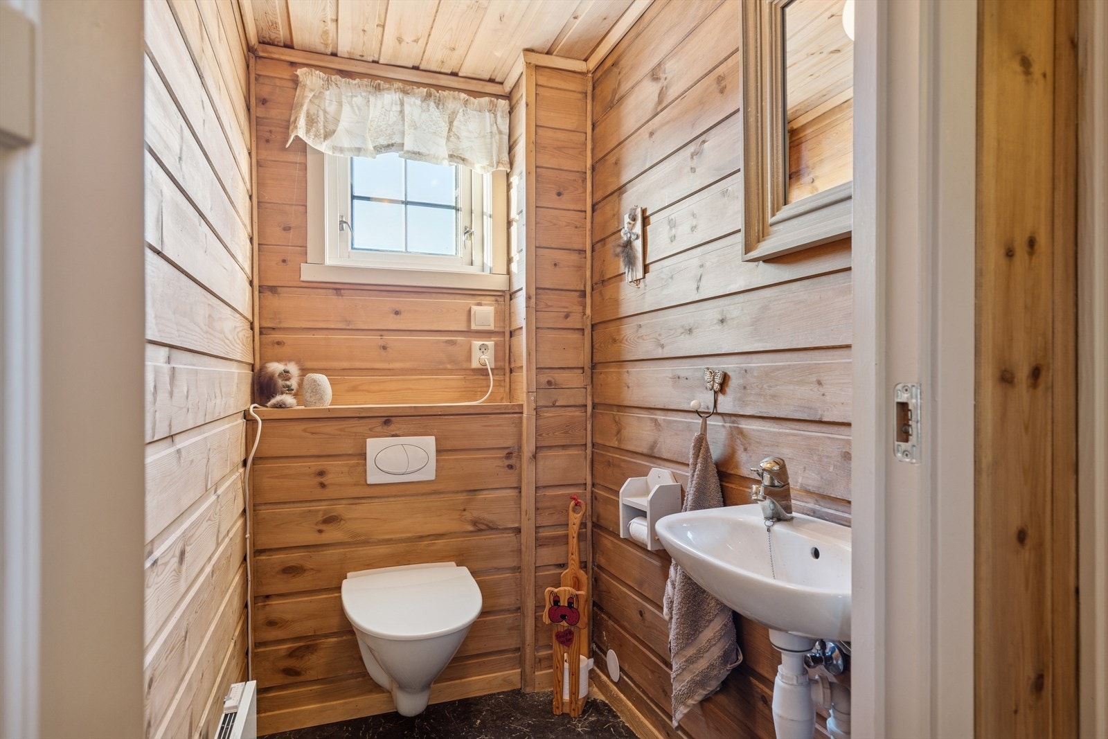 Eget rom for WC med vask. Galleribilde