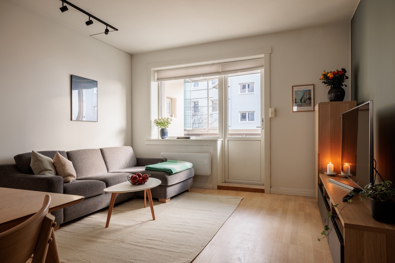 Balkongdøren og alle vinduene i leiligheten var nye i 2007. Galleribilde