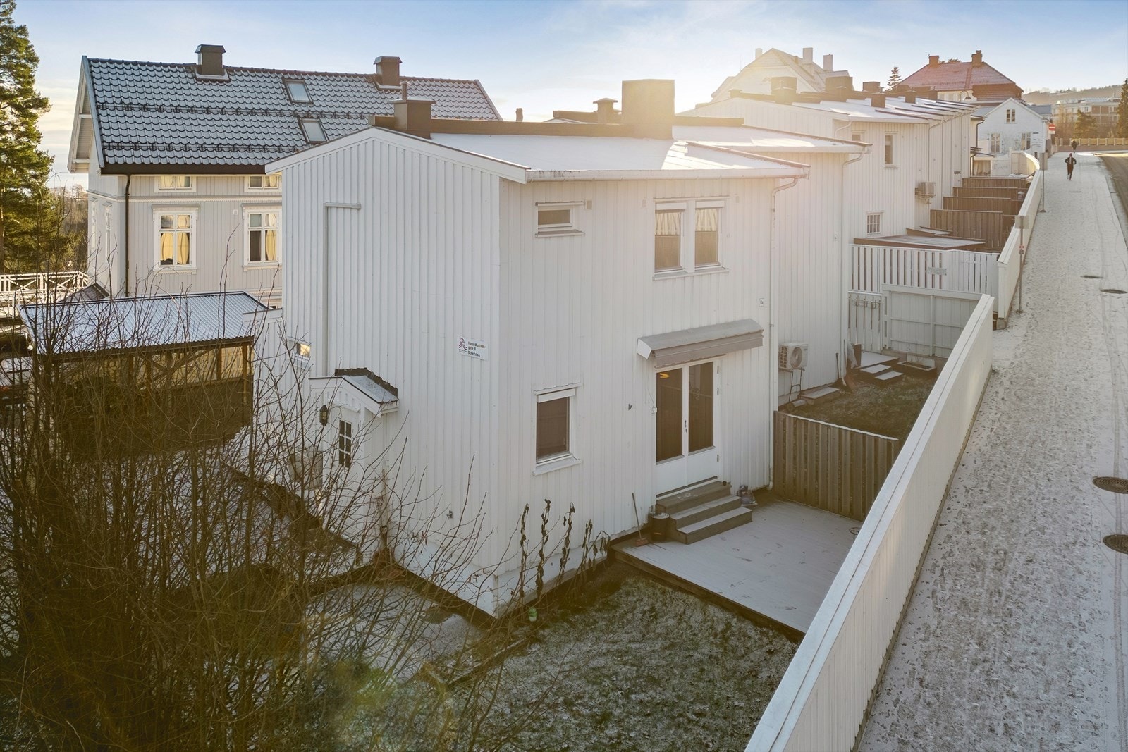 DNB Eiendom v/ Christofer Norland Fari har gleden av å presentere Hans Mustads gate 8A - en vertikaldelt tomannsbolig med attraktiv, sentrumsnær beliggenhet og gangavstand til "alle" fasiliteter. Galleribilde