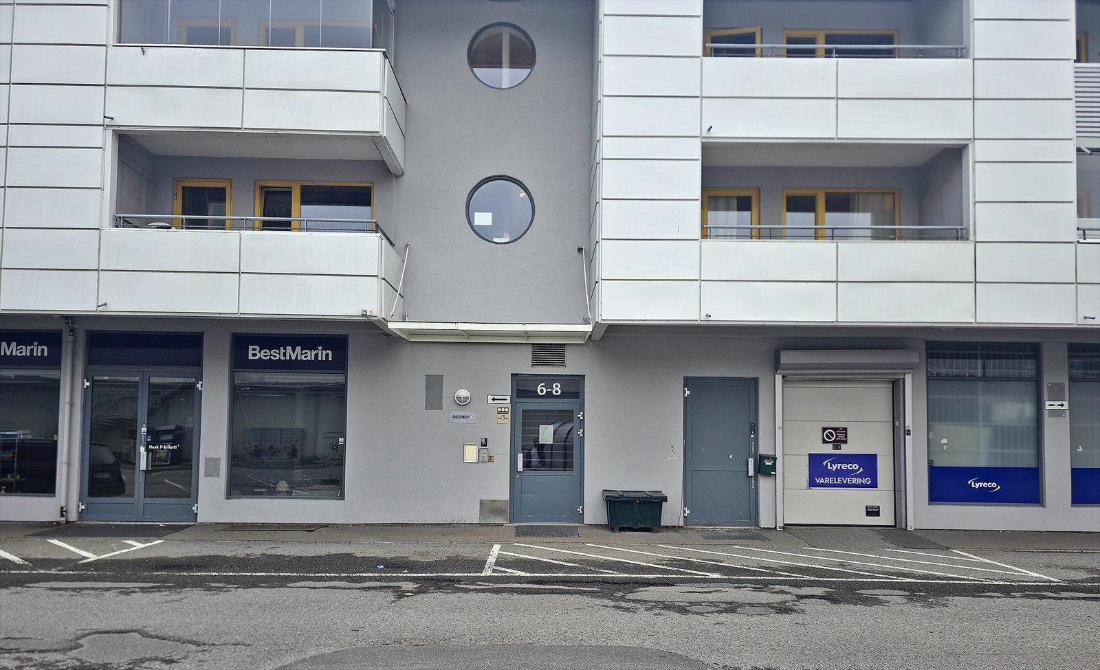 Dette er en romslig 2-roms andelsleilighet beliggende i et attraktivt og sentralt boligområde på Åråsen stadion. Galleribilde