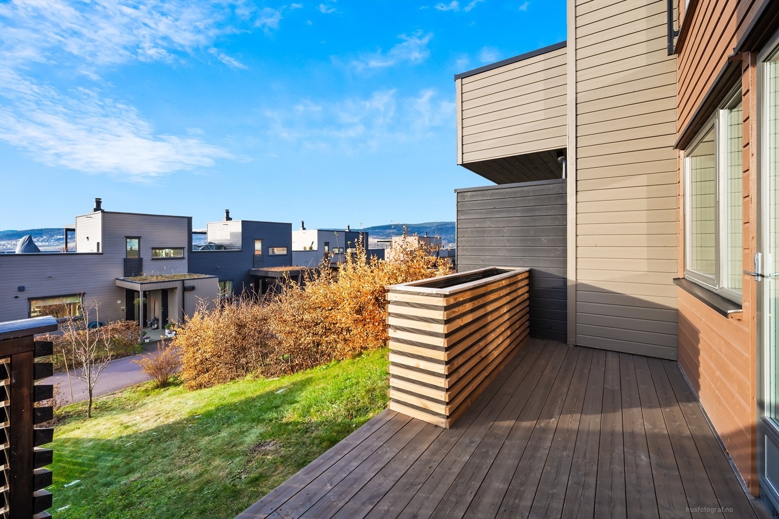 I tillegg byr den lune uteplassen på bakkeplan på en idyllisk atmosfære, perfekt for rolige stunder eller lek for de minste. Galleribilde