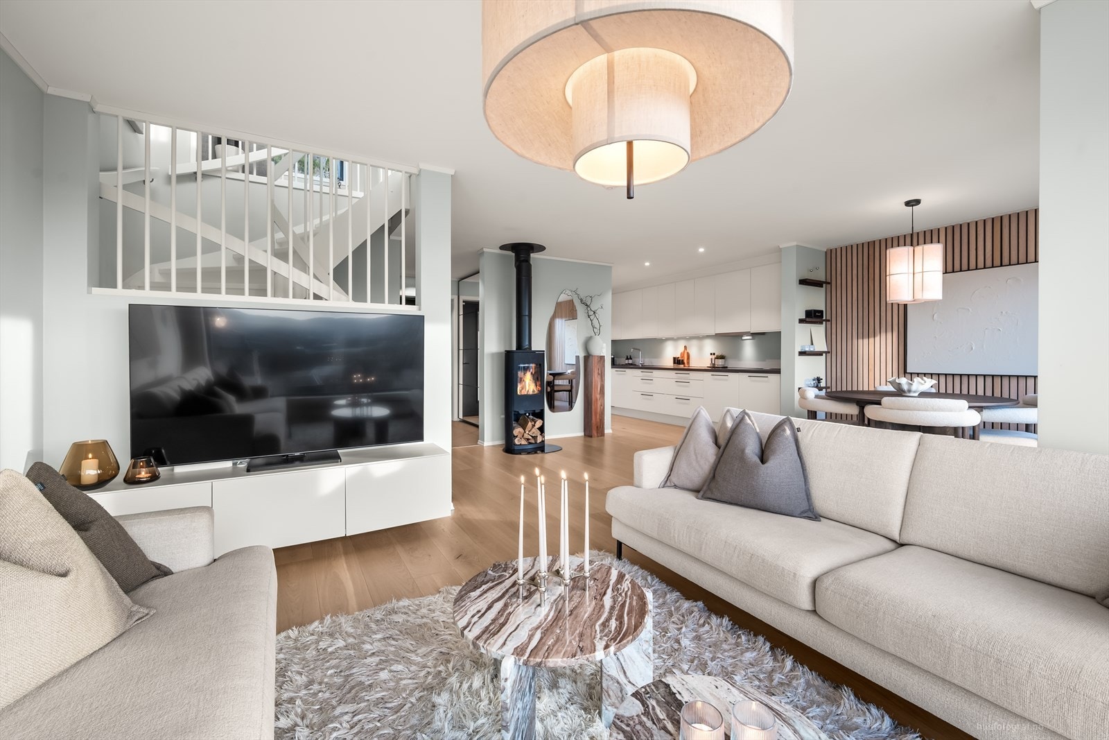 Delikat stue med god atmosfære. Galleribilde