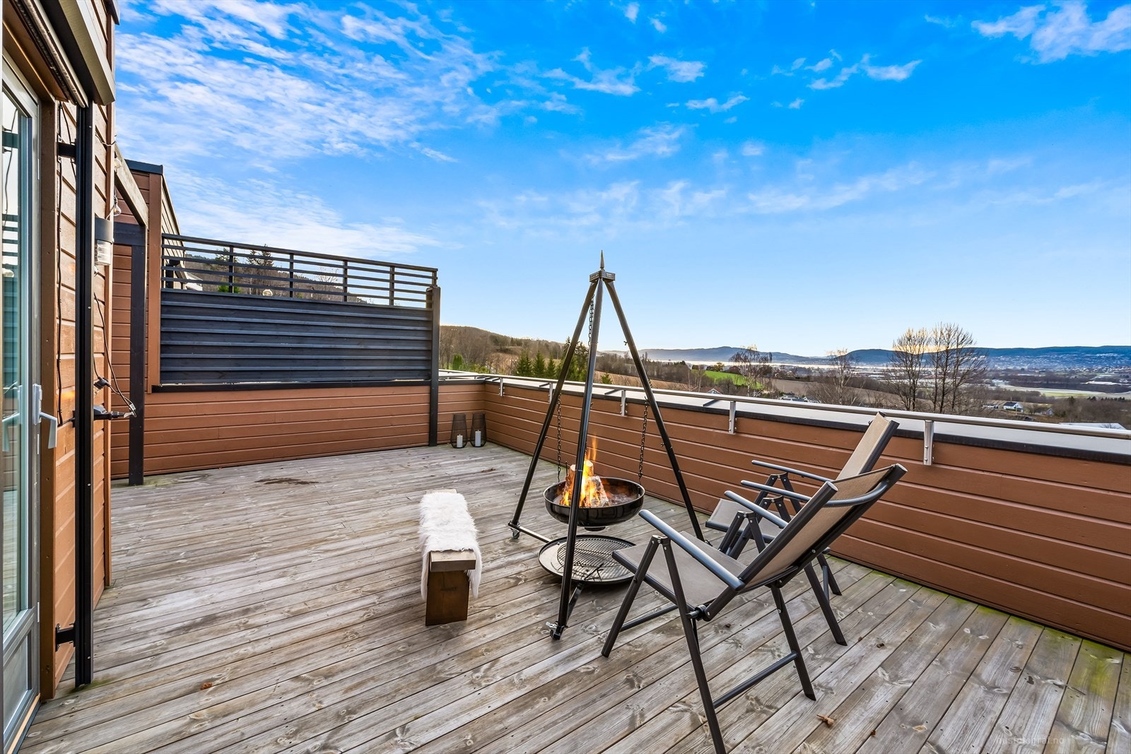 Med sin barnevennlige beliggenhet og omgitt av vakker natur, er dette et ideelt hjem for familien. Galleribilde