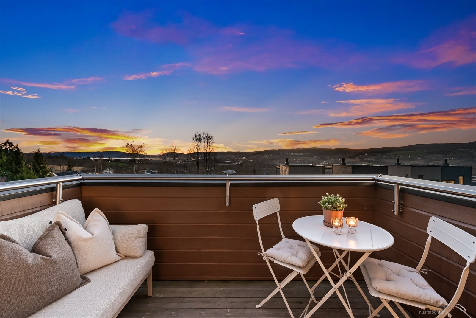 Her kan du slappe av med morgenkaffen mens du nyter utsikten! Galleribilde