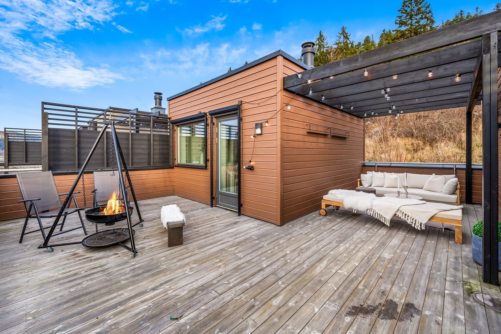 Her er det god plass til flere soner til utemøbler. Galleribilde