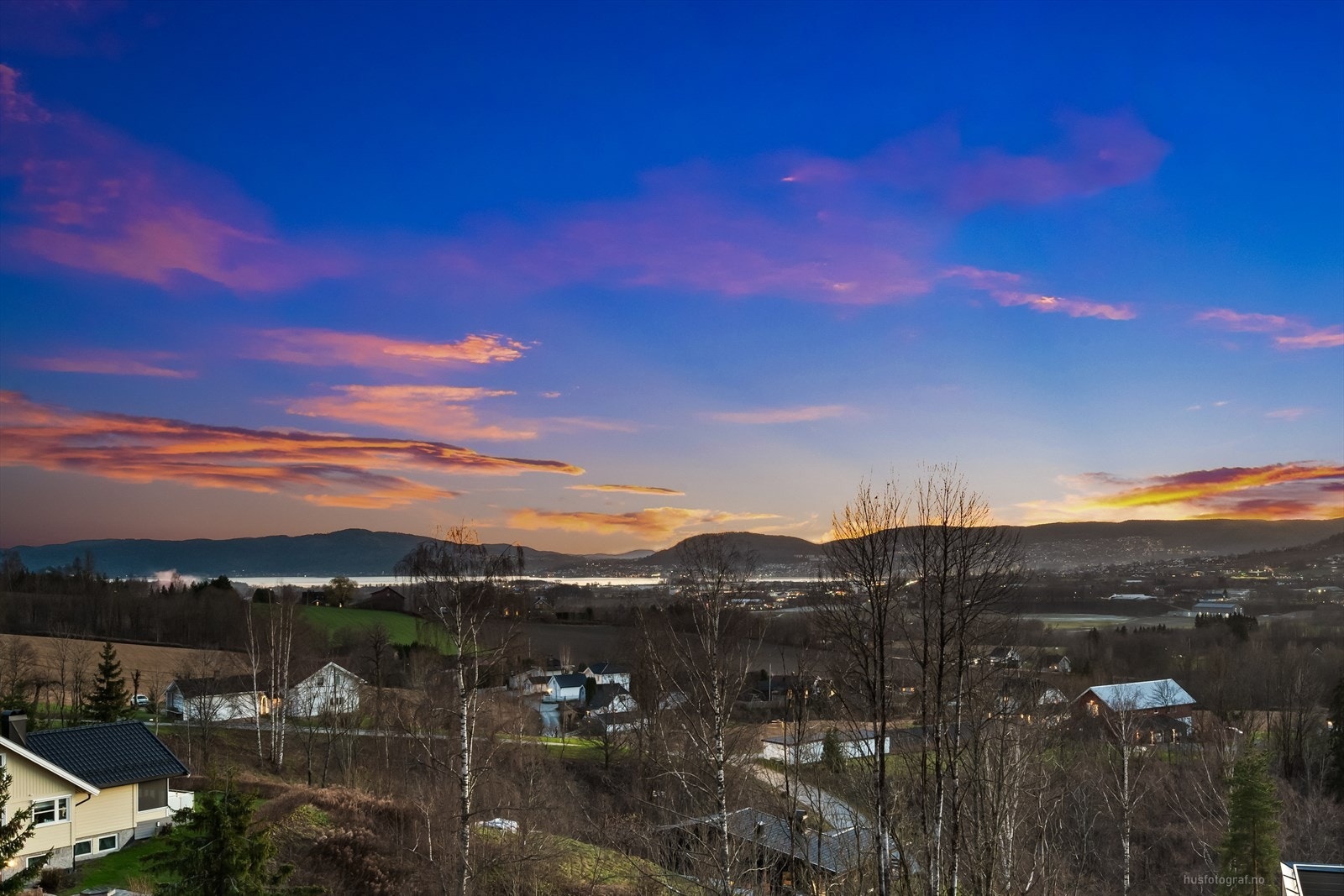 Flott utsikt nedover mot Drammensfjorden. Galleribilde