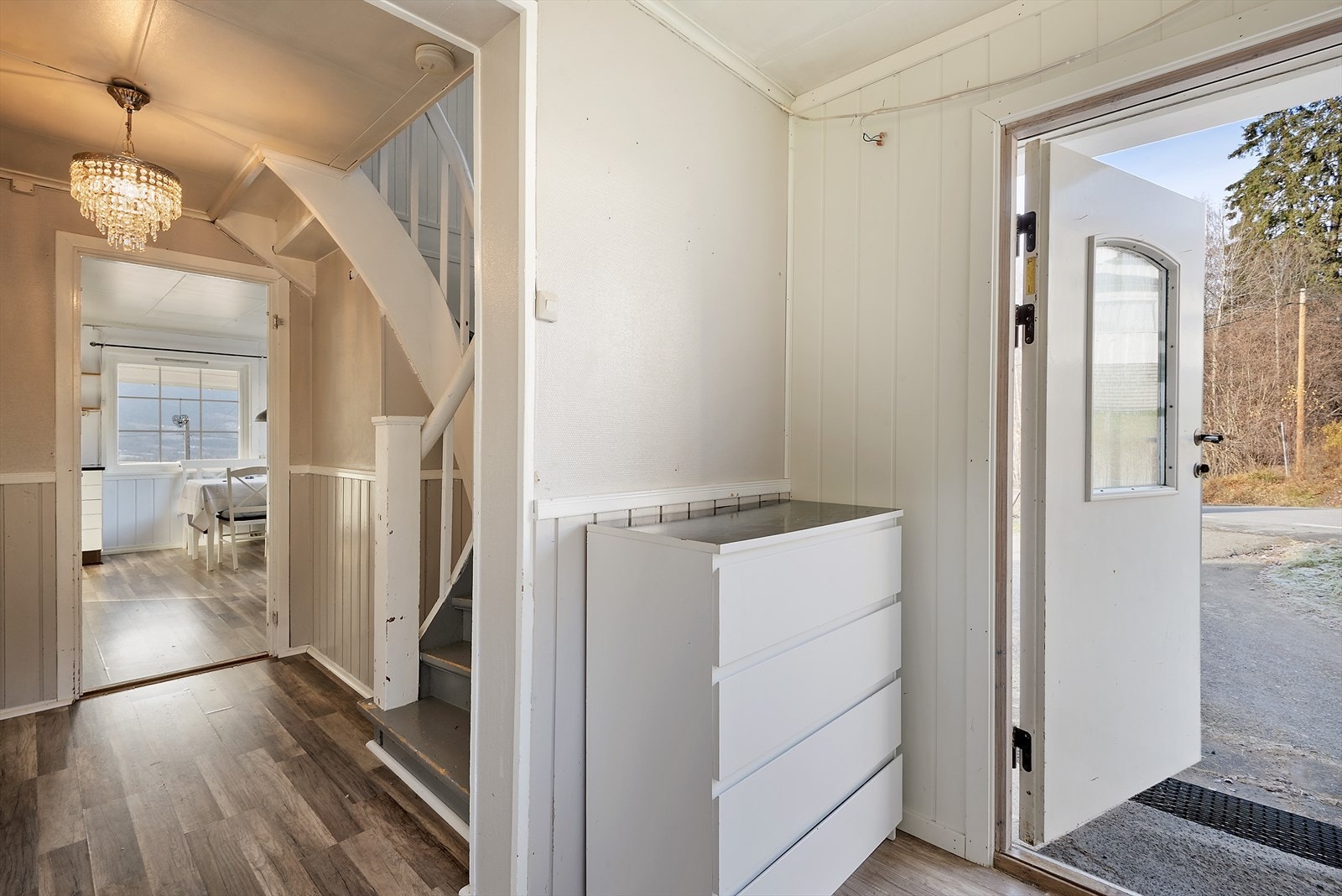 Inngangsparti. Galleribilde