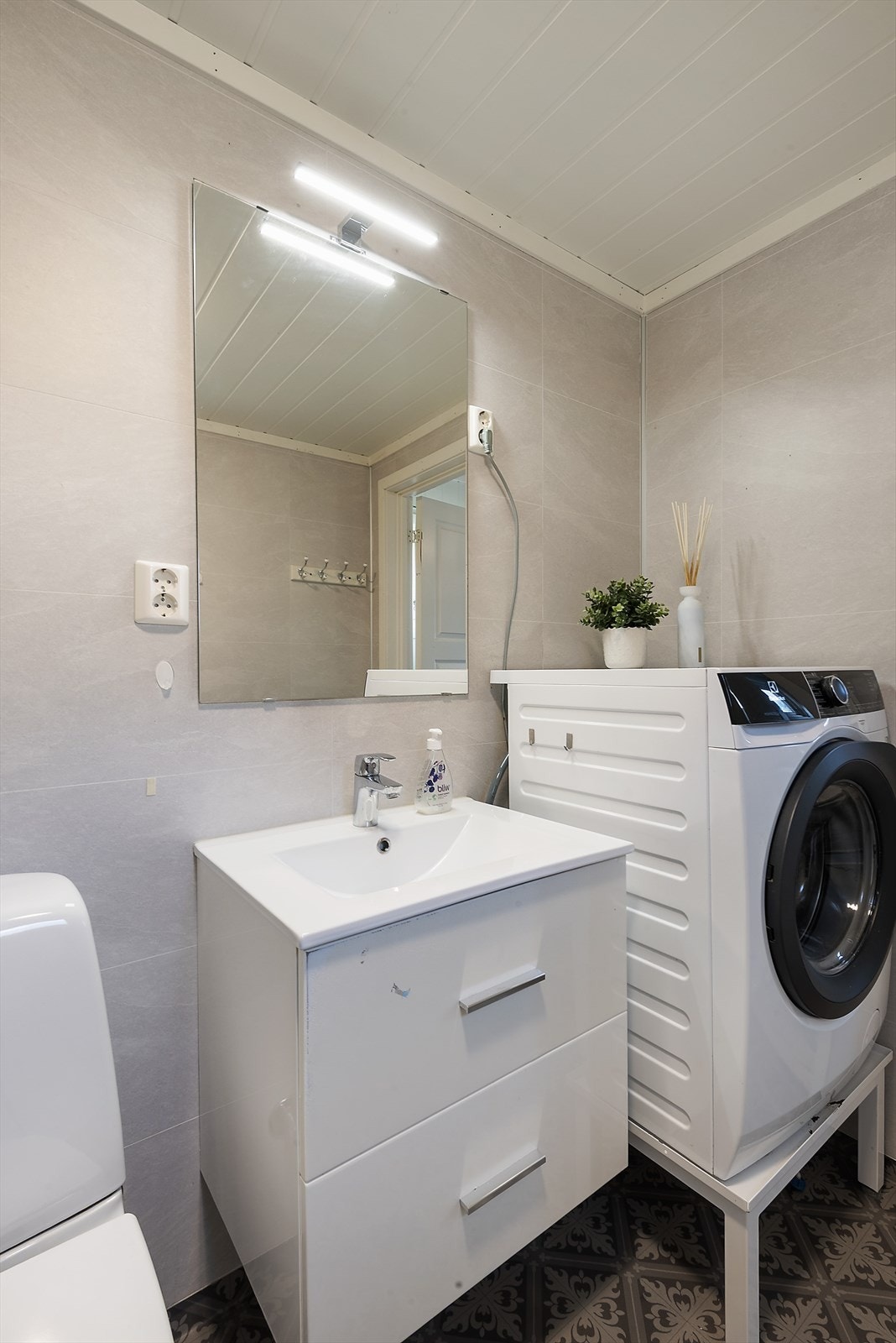 Lys baderomsinnredning. Galleribilde