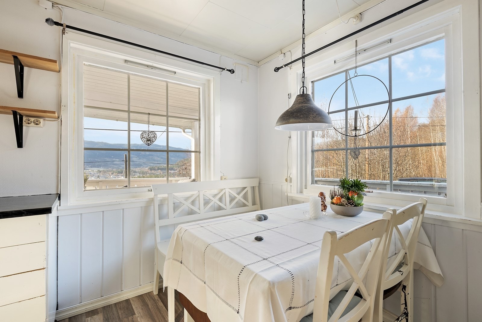 Utsikt mot Dokka fra kjøkkenvinduet. Galleribilde