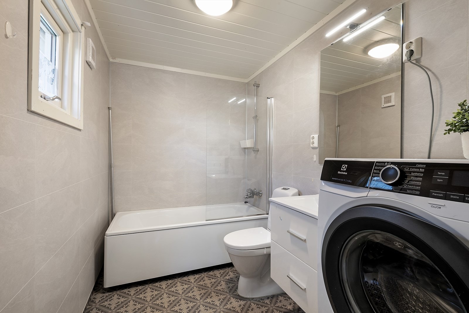 Bad med badekar. Galleribilde