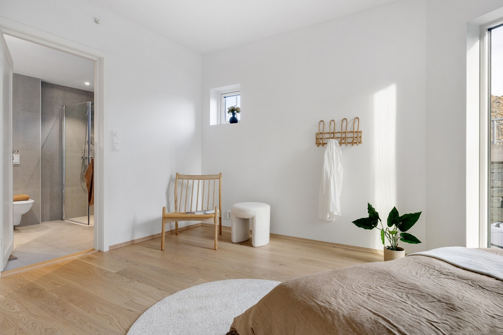 Begge soverommene har plass til dobbeltseng og oppbevaring. Galleribilde