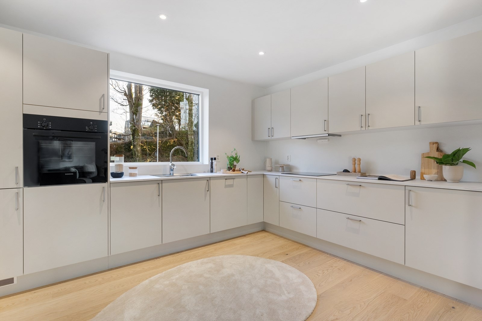 Her kan du glede deg over et nytt kvalitetskjøkken fra Sigdal av den stilrene kjøkkenmodellen Line Palett! Galleribilde