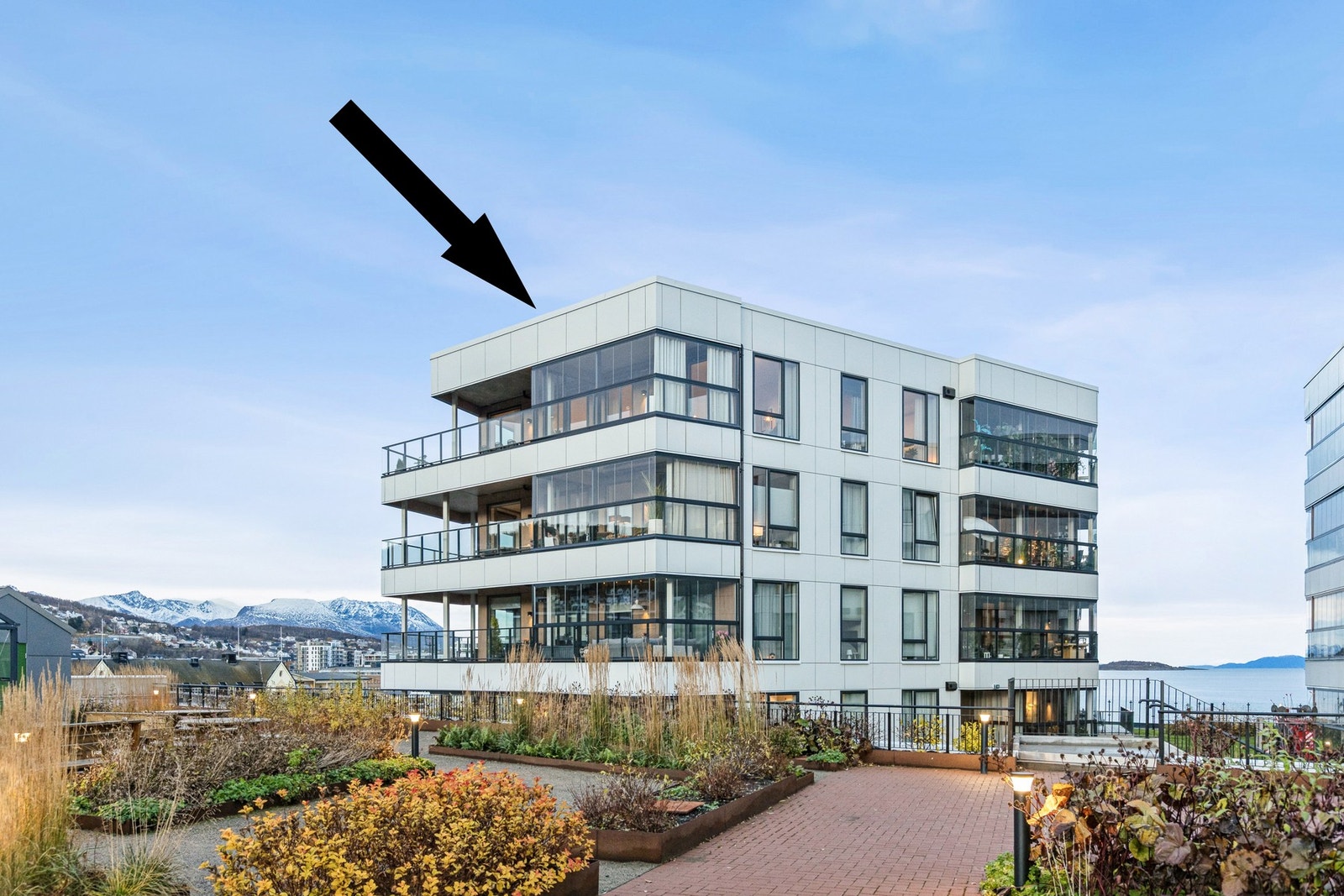 Avdelingsleder/Eiendomsmegler Øyvind Guldhaugen ønsker velkommen til Larsneset 12! Galleribilde