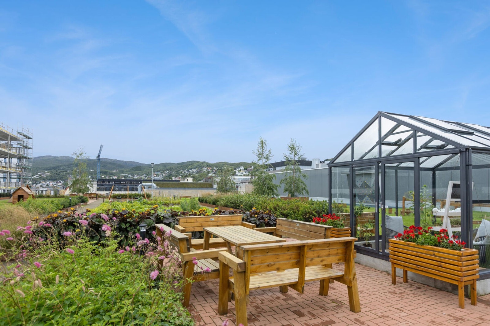 Du blir medlem i velforeningen. Her i Byhagen har du unikt hageanlegg som er felles for beboerne. Galleribilde