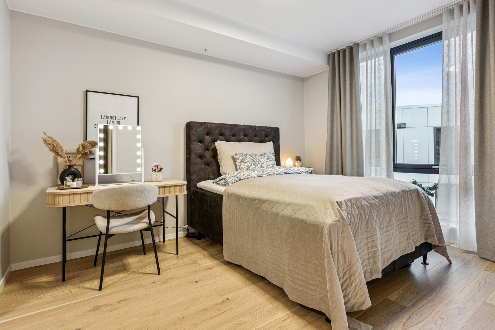 Soverom nr. 2 i leilighet, vendt mot øst. Galleribilde