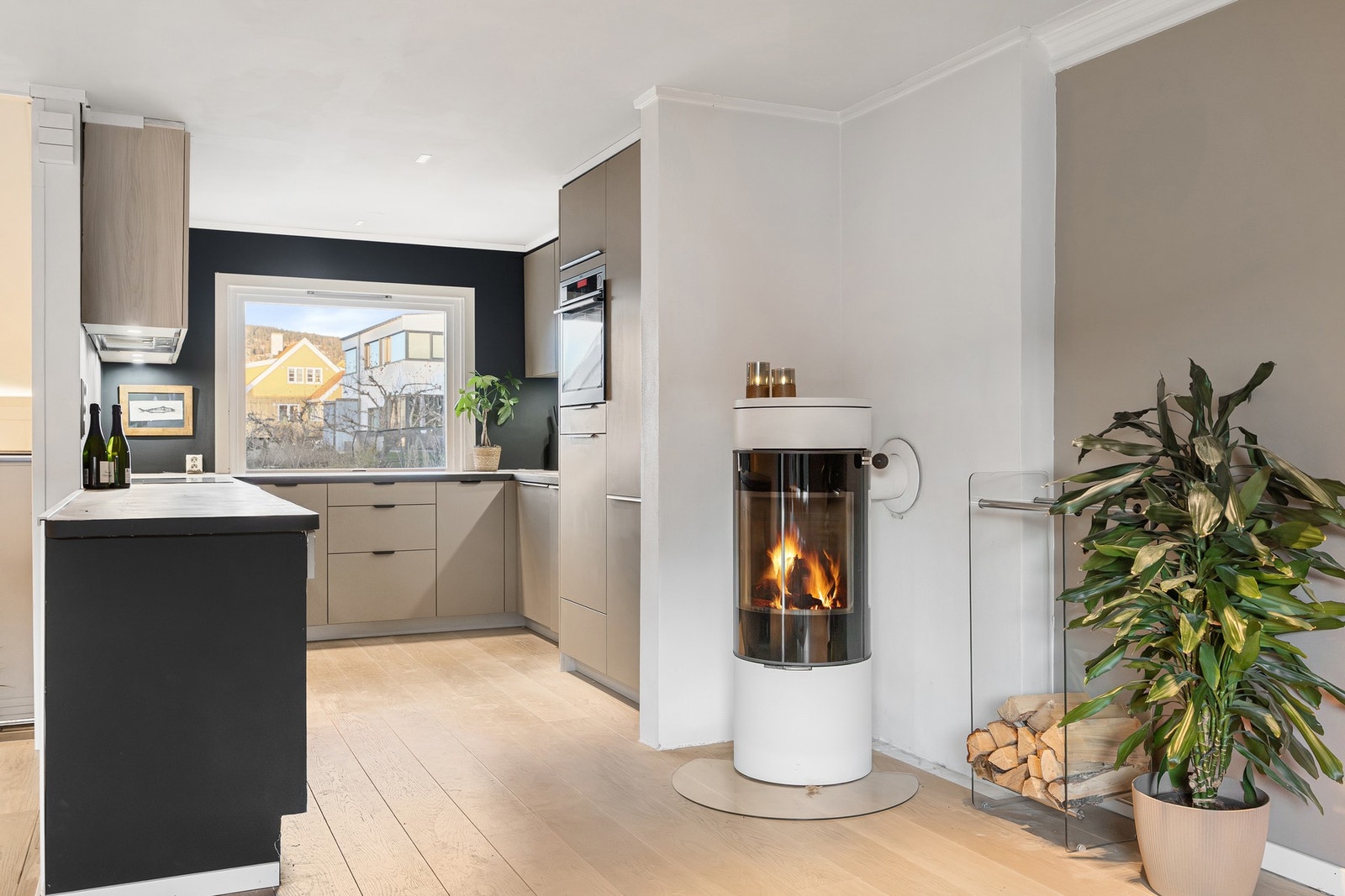 Pent og moderne kjøkken fra Schmidt, nytt i 2017. Galleribilde