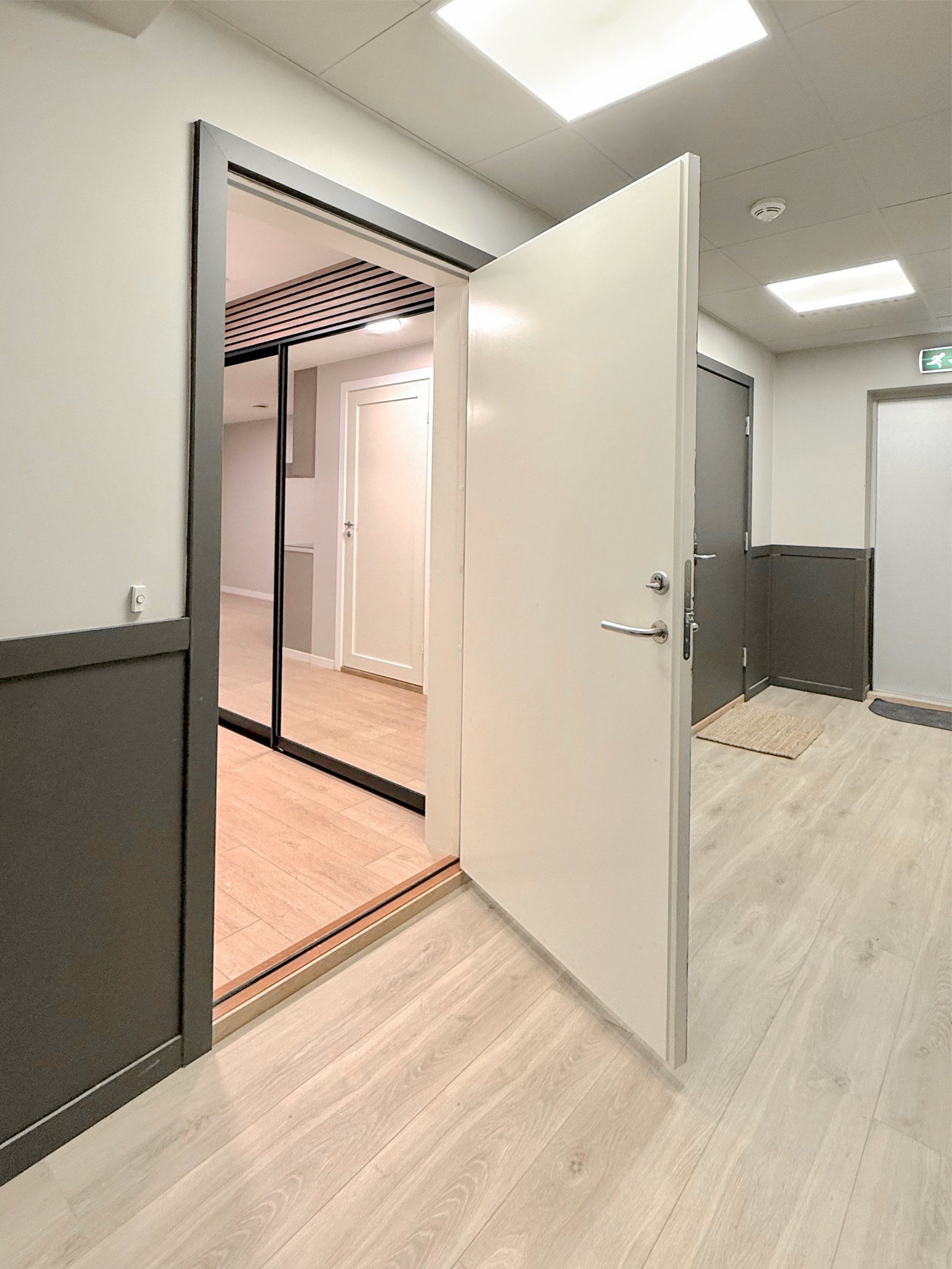 Entré med adkomst fra felles gang. Galleribilde