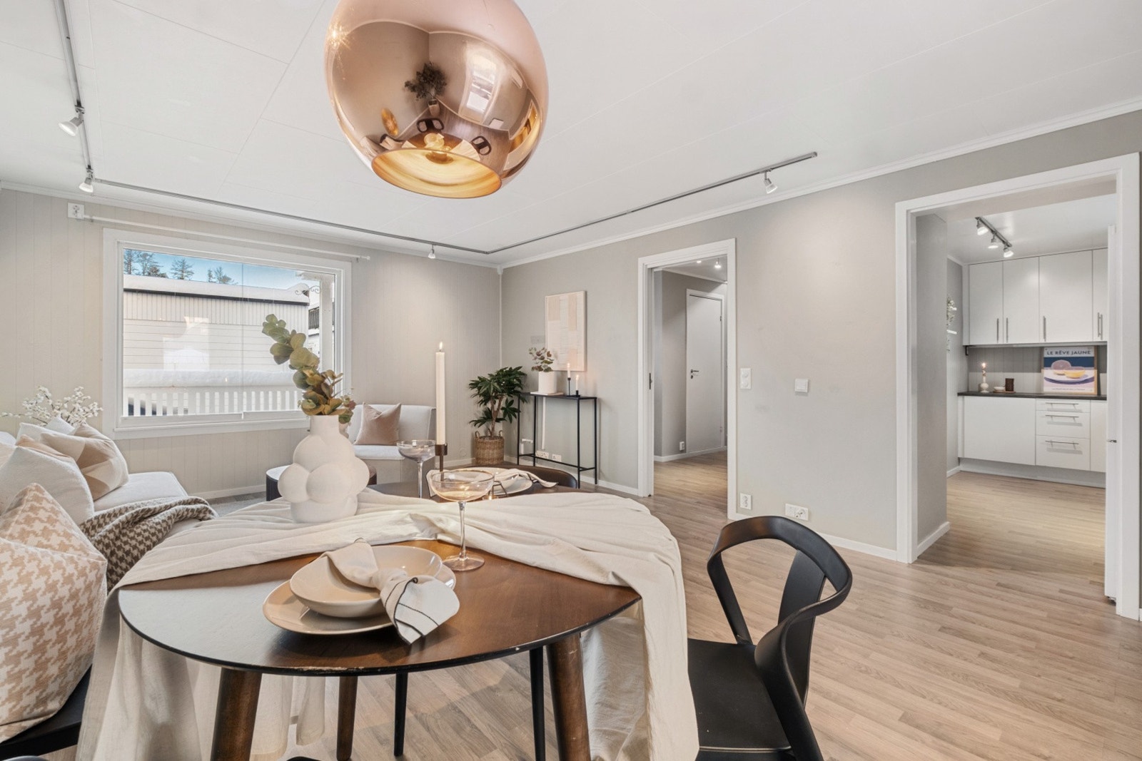 Kjøkkenet ligger adskilt fra stuen. Galleribilde