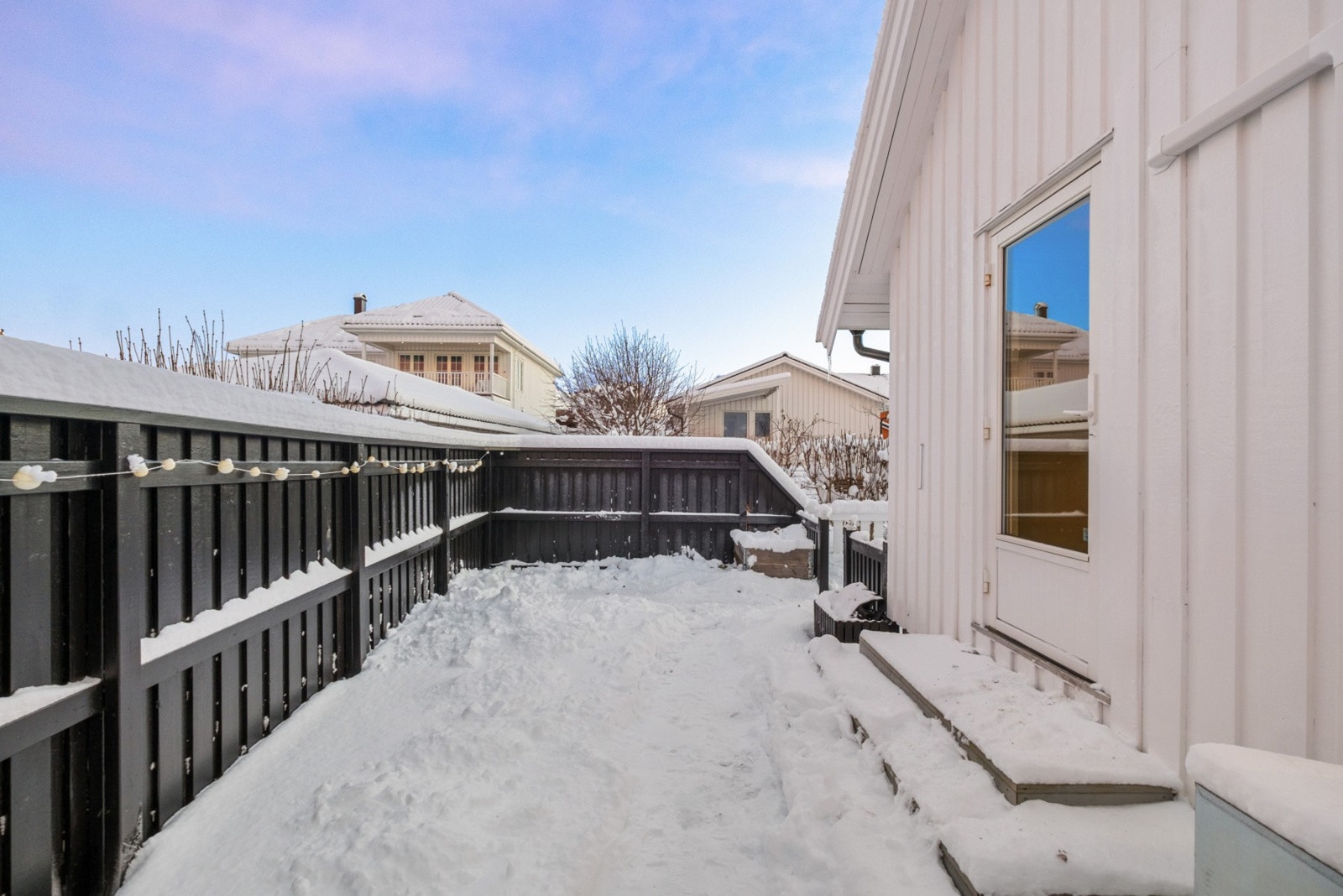 Uteplass. Galleribilde