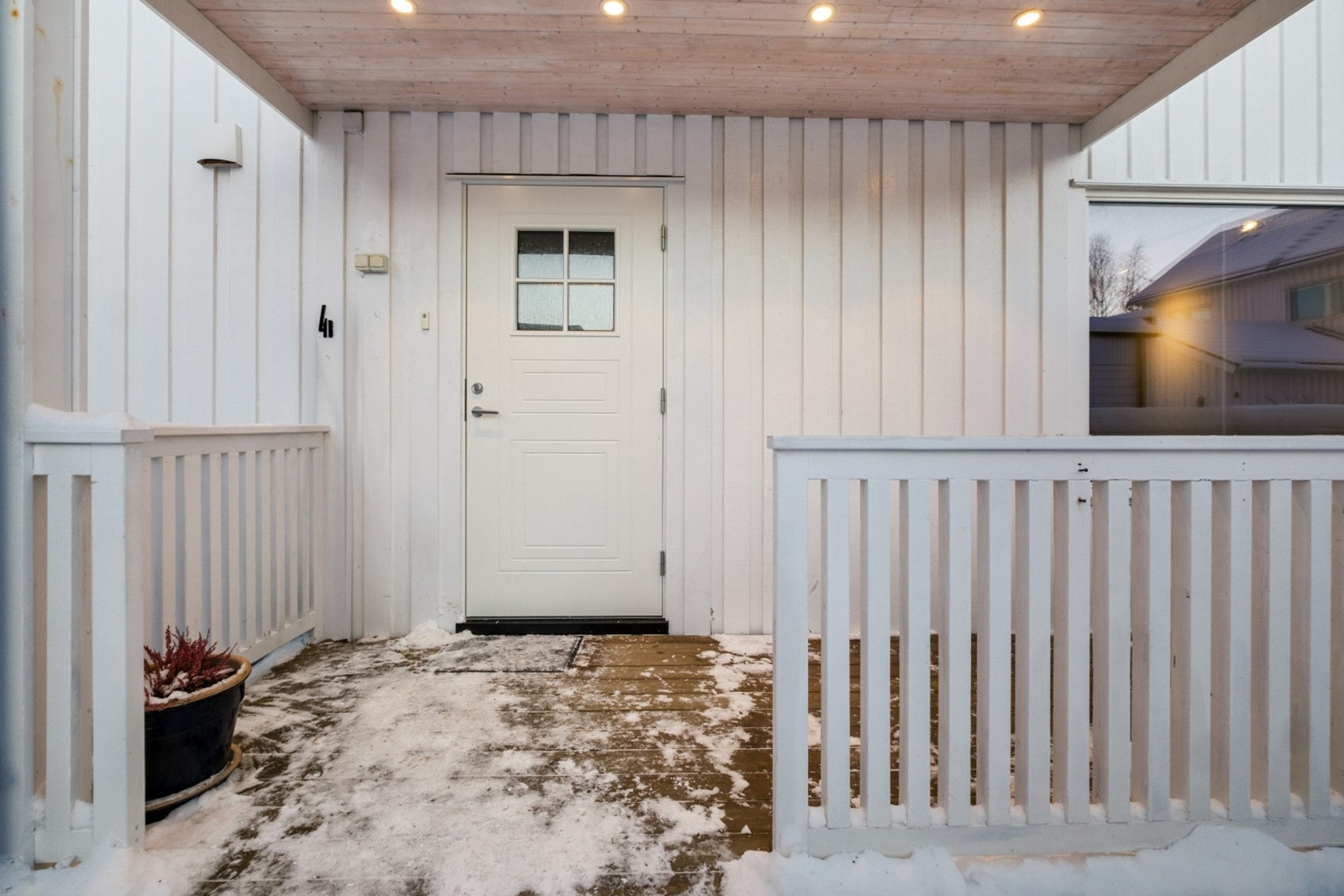 Overbygd inngangsparti. Galleribilde