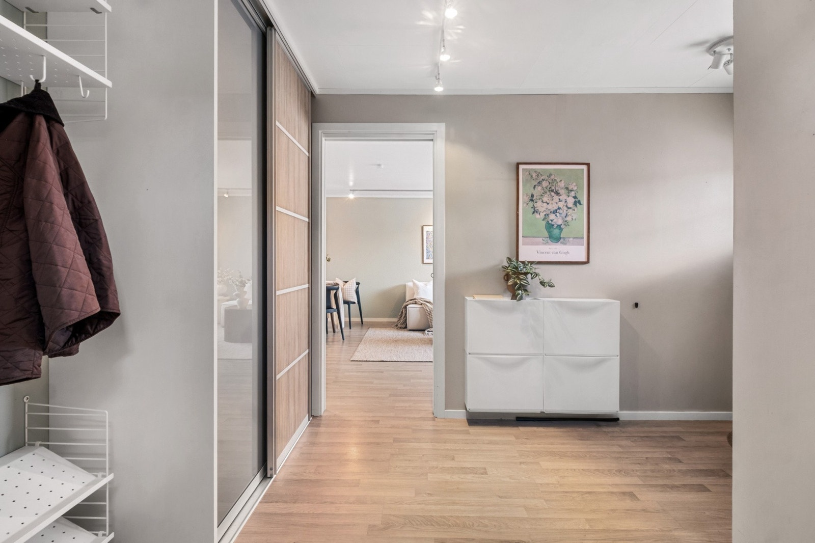 Entré. Galleribilde