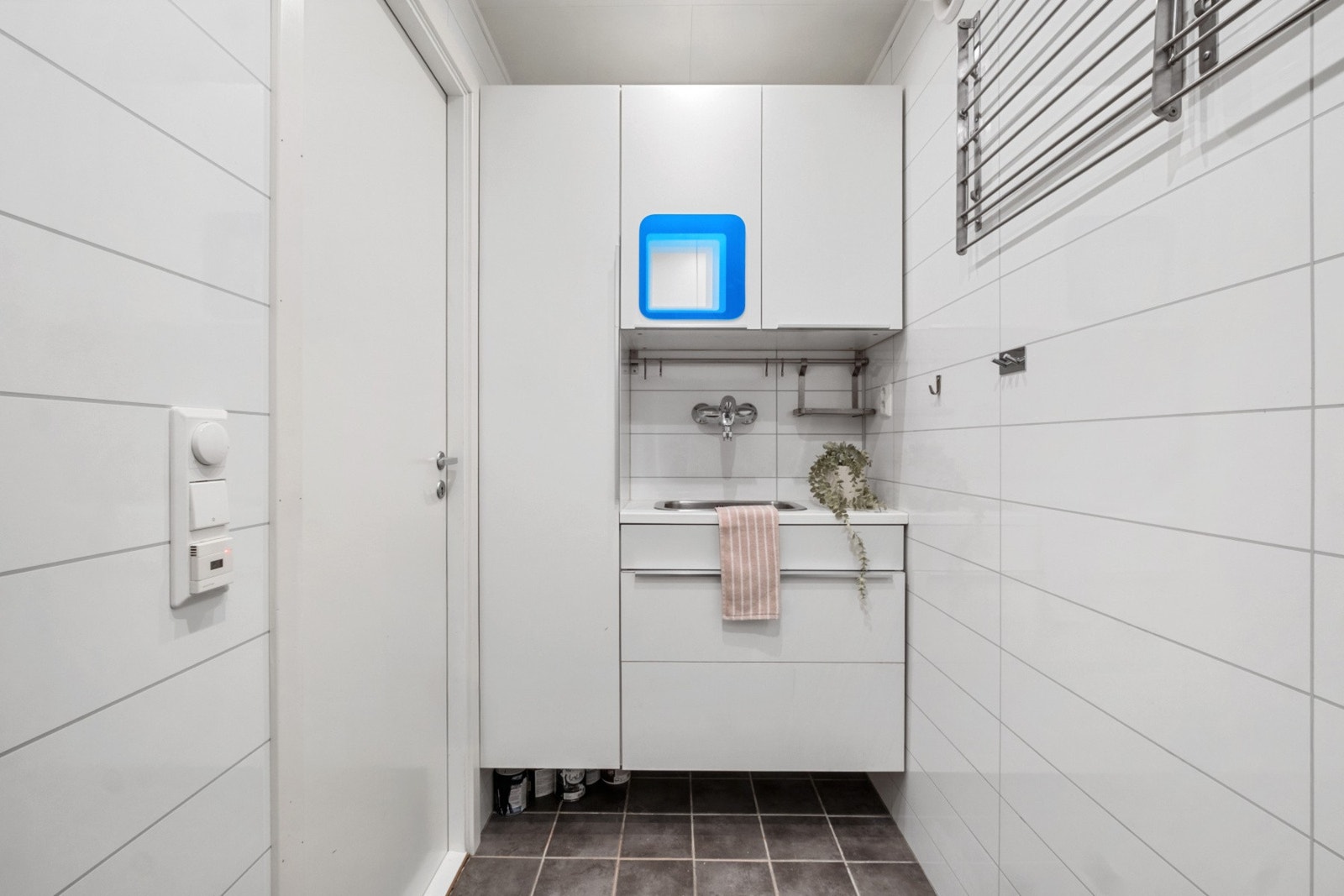 Vaskerommet har flislagt gulv med varmekabler. Galleribilde