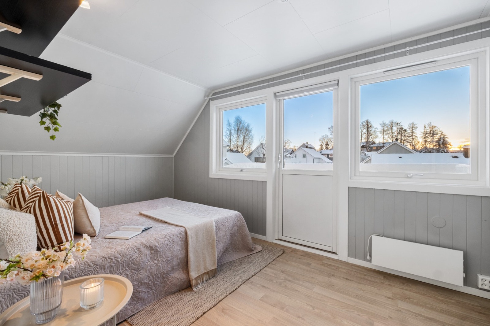 Utgang til balkong fra soverommet. Galleribilde