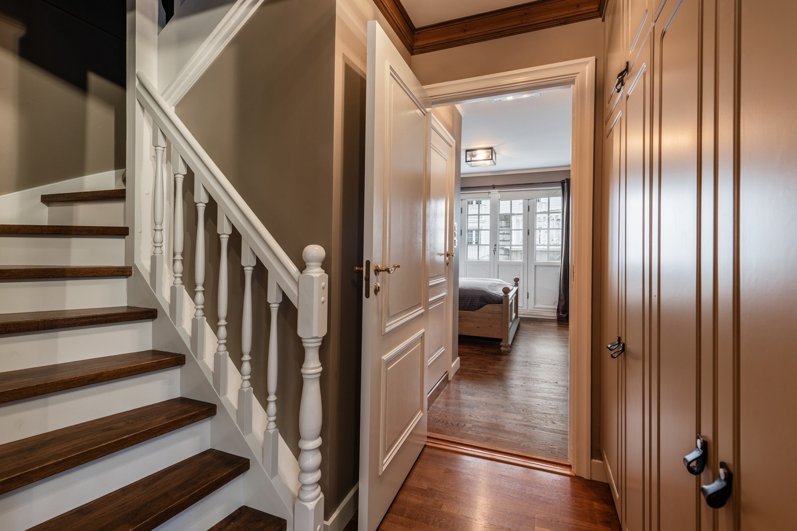 Plassbygde skap gir god plass til oppbevaring Galleribilde