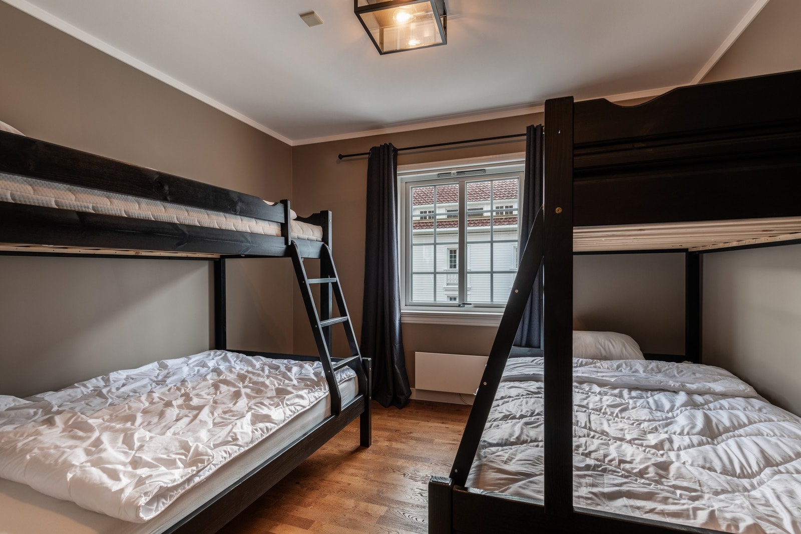 Romslig soverom i 5. etasje Galleribilde