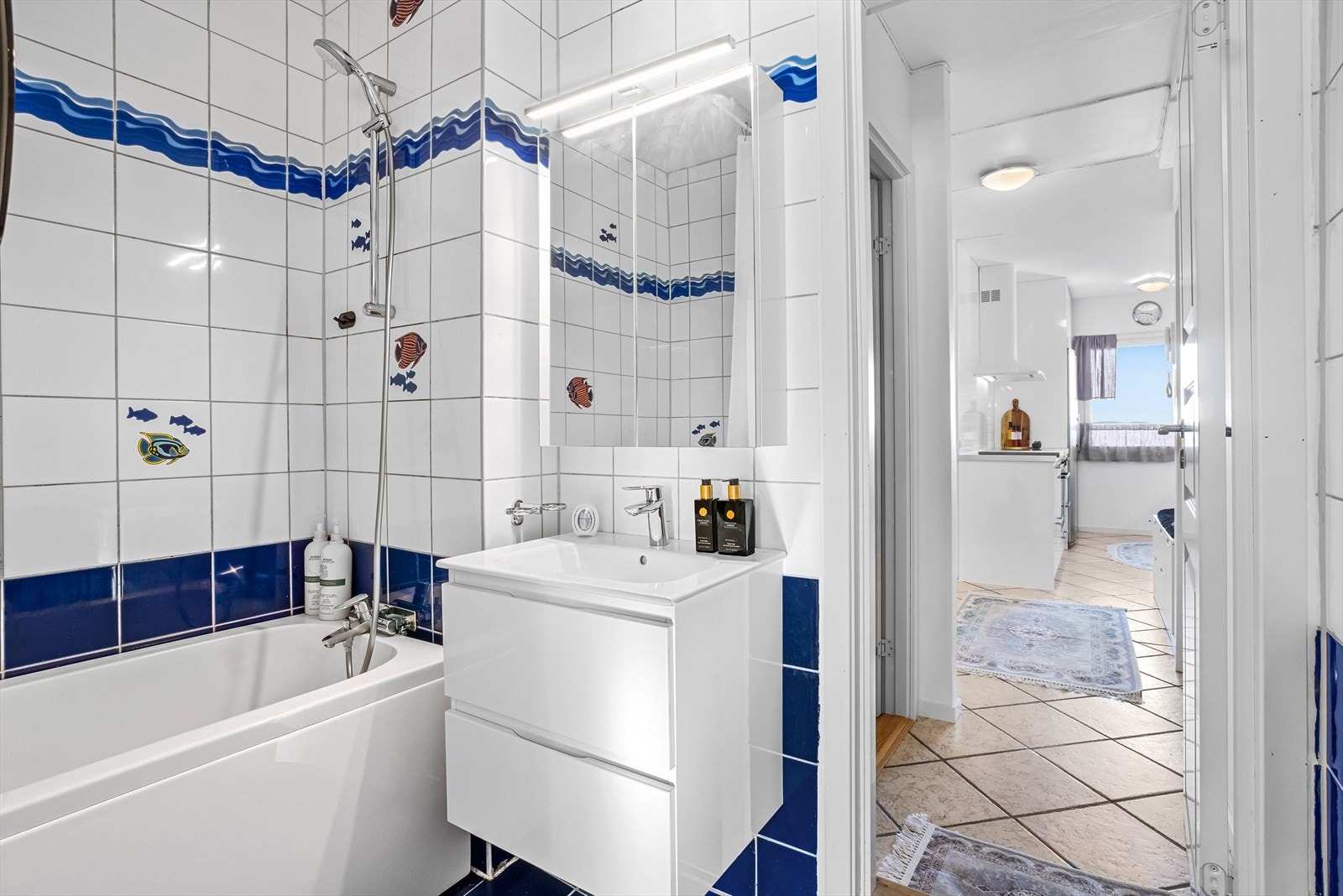 Det er også direkte adkomst fra entréen til leilighetens bad. Galleribilde