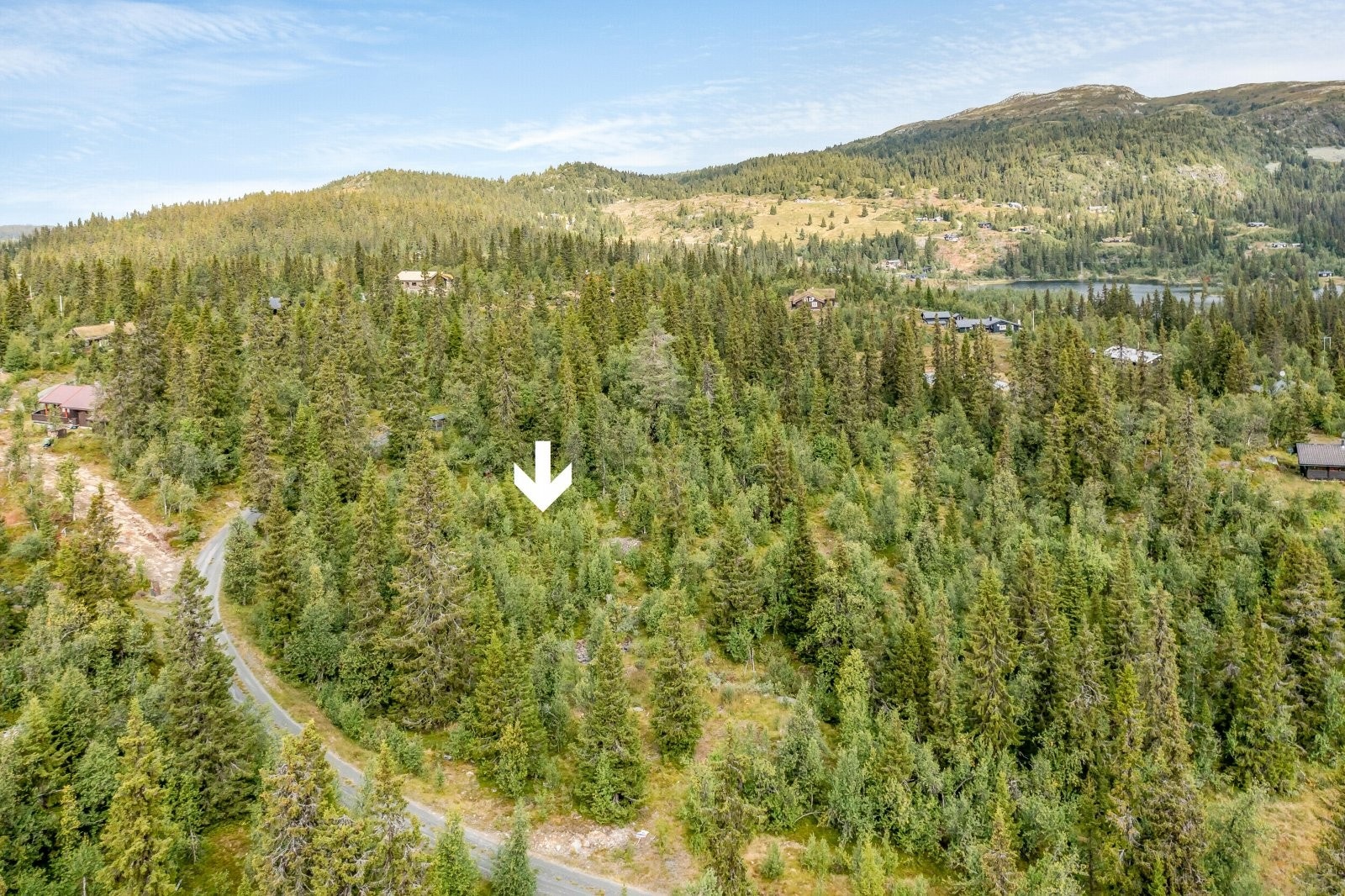 Aurdalsåsen er et populært hytteområde i stadig vekst! Her kommer en raskt og enkelt opp på 900 - 1.000 moh, og kjøreavstanden til Oslo og omegn er om lag 2,5 time. Galleribilde