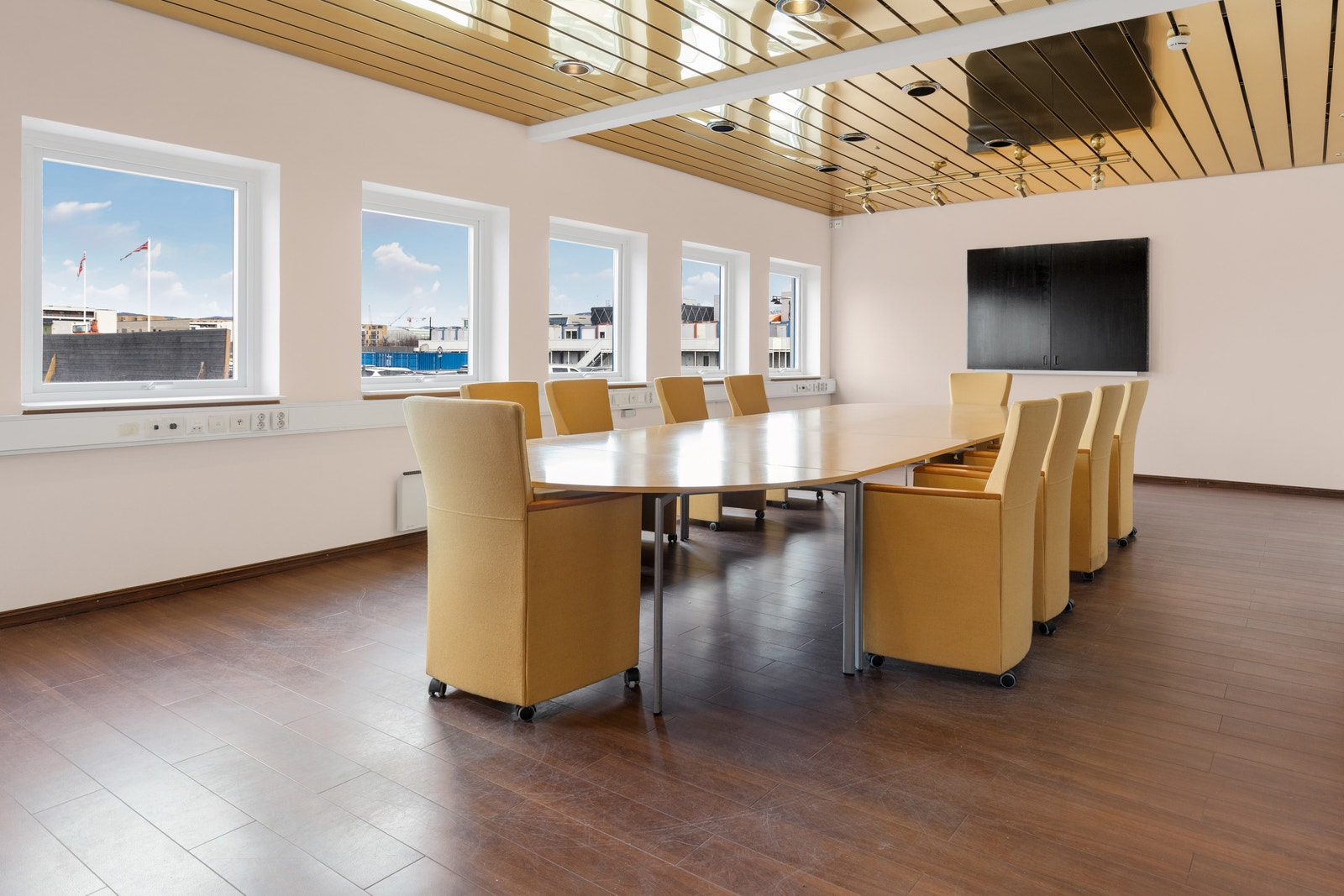 Styrerom i 3. etg med "gull-himling" fra SAS tiden Galleribilde