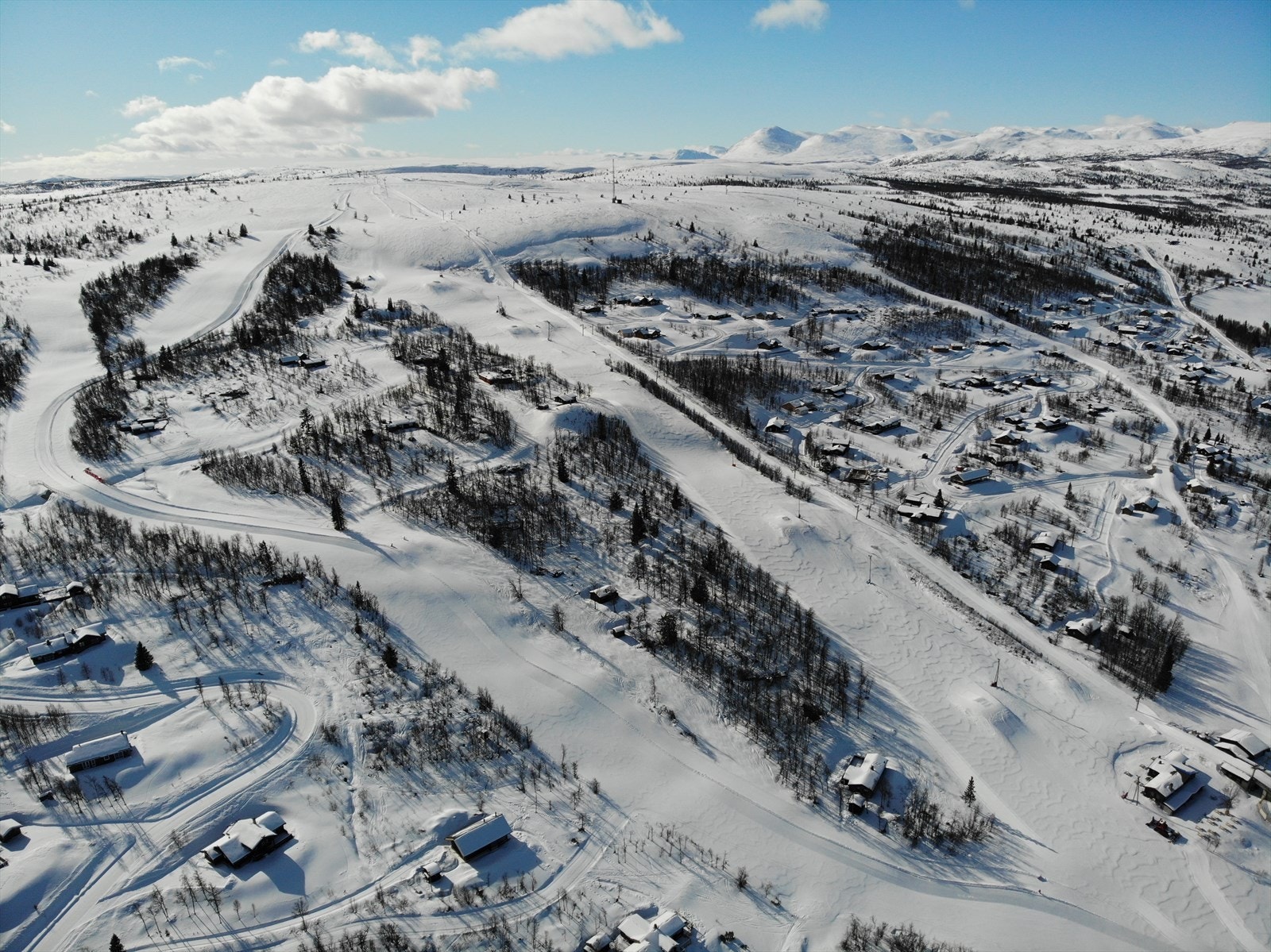 Hyttetomtene ligger mellom to nedfarter i Vaset Skisenter og nær et fantastisk løypenett. Sommerstid er området et eldorado for alle syklister. Galleribilde