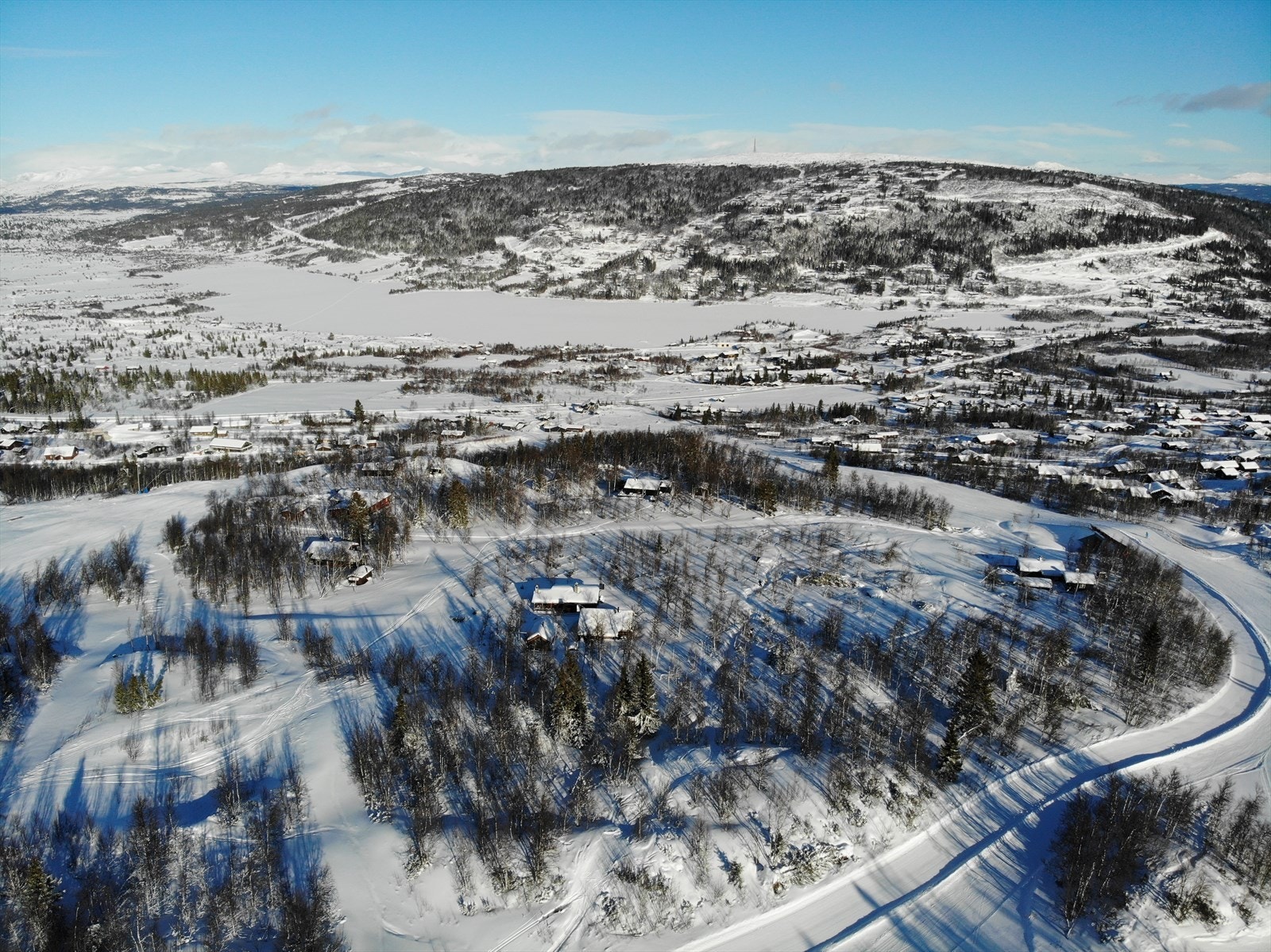 Her finner du høystandard hyttetomter med nydelig beliggenhet midt i et et vakkert og populært hytteområde. Galleribilde