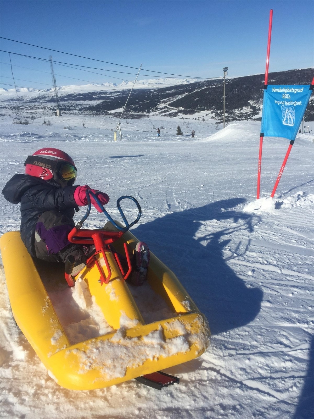 Senteret har også en populær 1.200 m lang akebakke med proffkjelker, noe som kan være en spennende og morsom opplevelse for både liten og stor. Galleribilde
