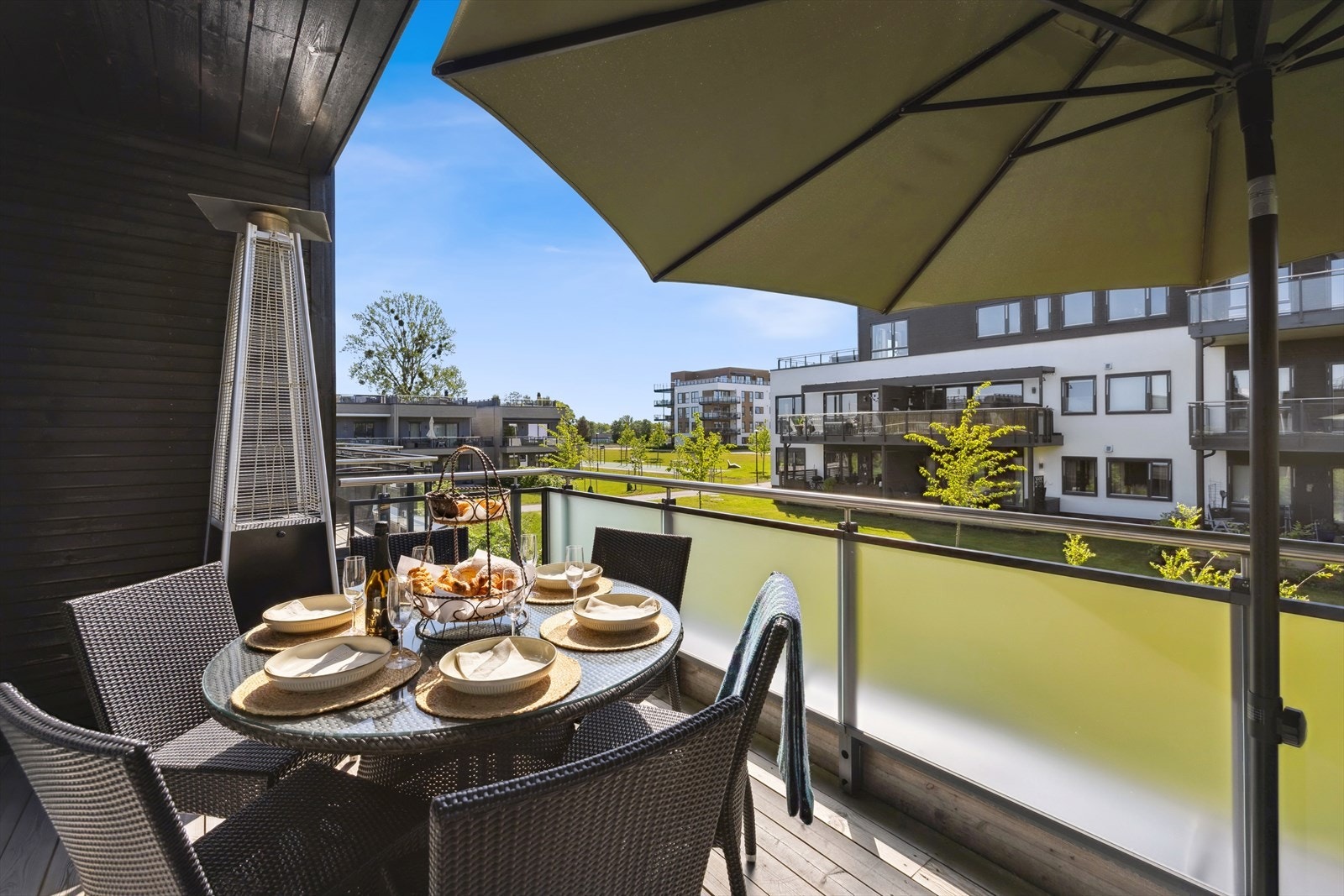 Et lunt og solrikt sted hvor du enkelt kan innrede med sittegruppe eller lounge. Galleribilde