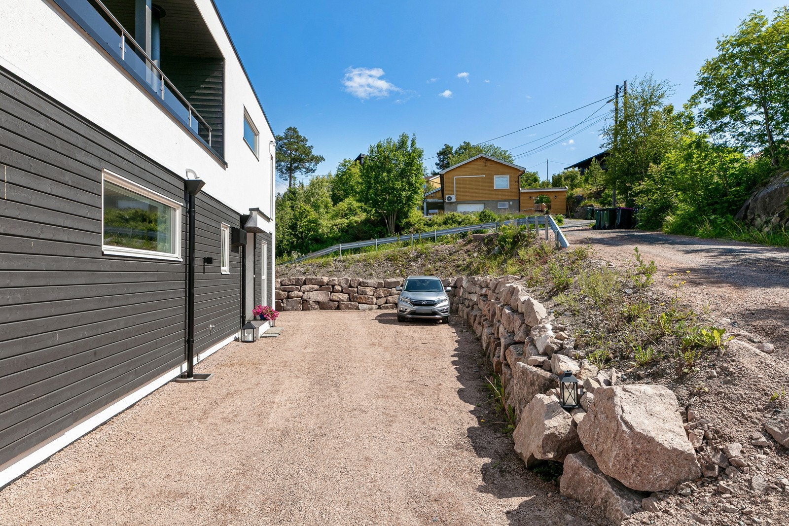 Det er mulighet for oppføring av garasje Galleribilde