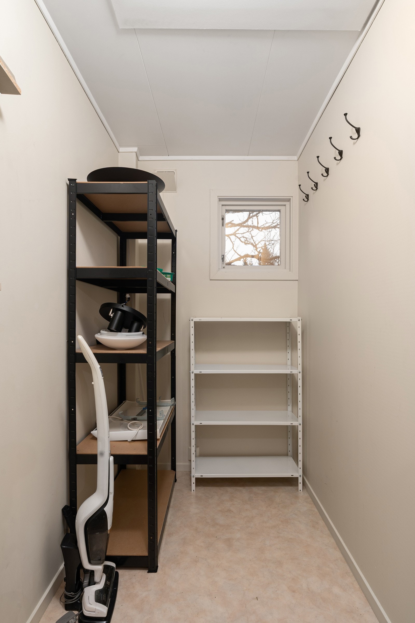 Bod kommer godt med, i tillegg er det et loft med mye oppbevaringsplass!