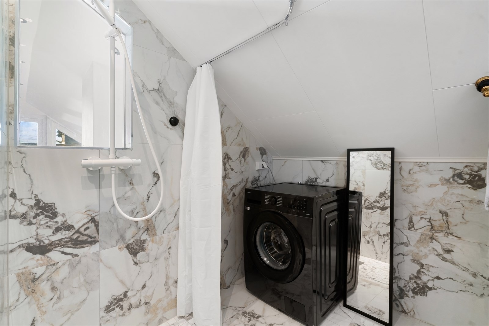 Opplegg for vaskemaskin på badet i 2.etg. Galleribilde