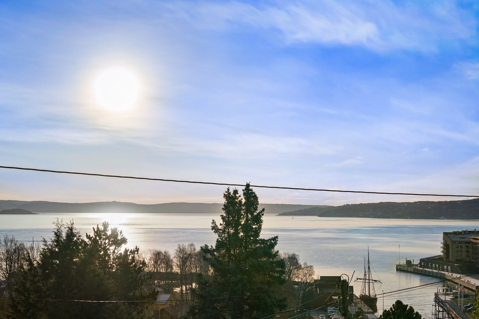 Mot Oslofjorden med Lysaker brygge til høyre Galleribilde
