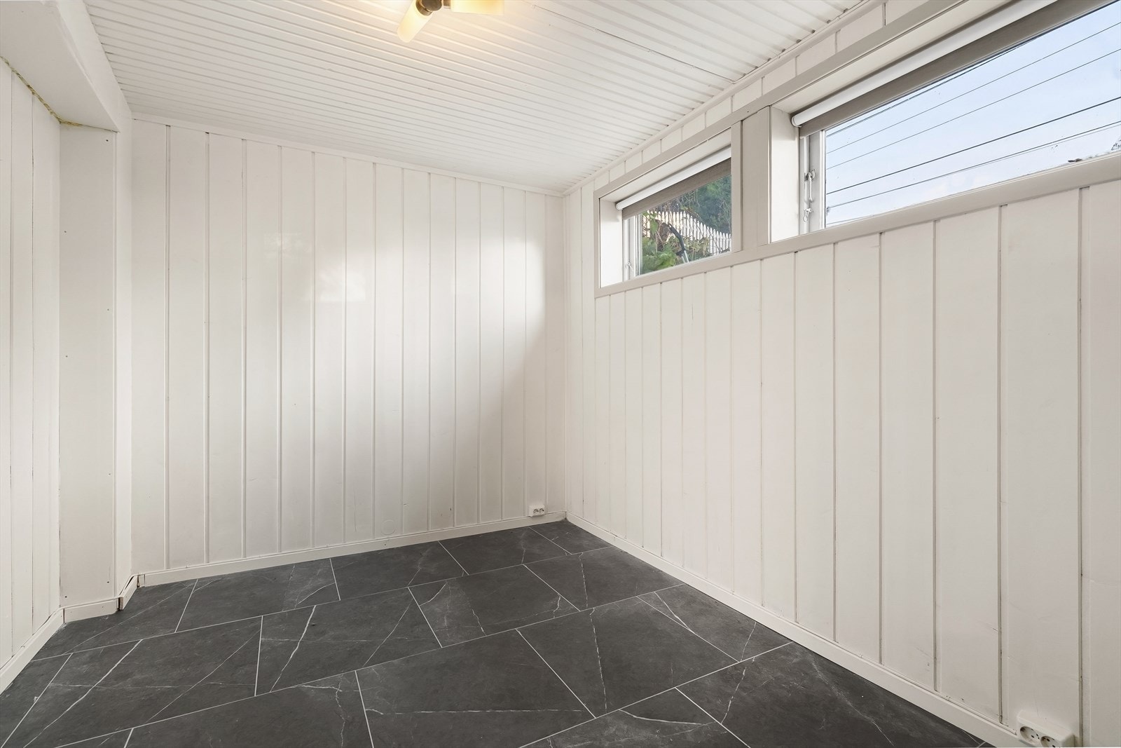 Fra rommet i u.etg. som har vært brukt til soverommet. Varmekabler i gulv Galleribilde