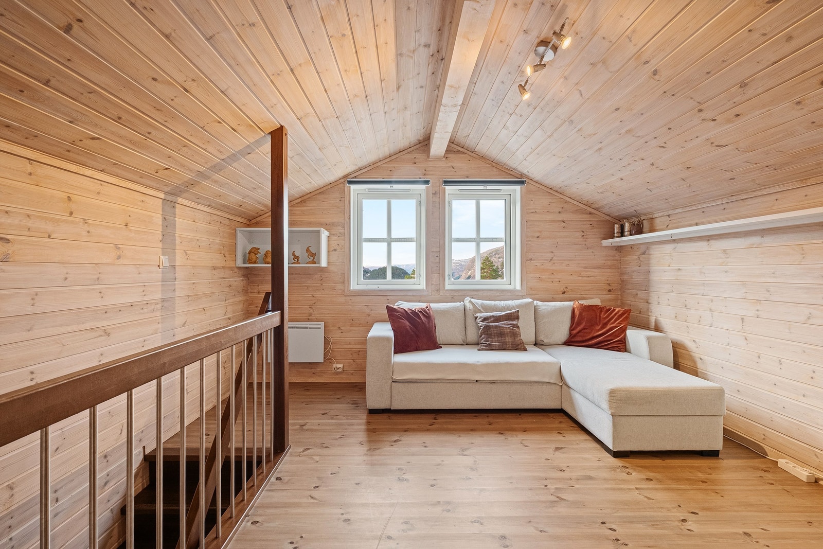 Loftstue. Galleribilde