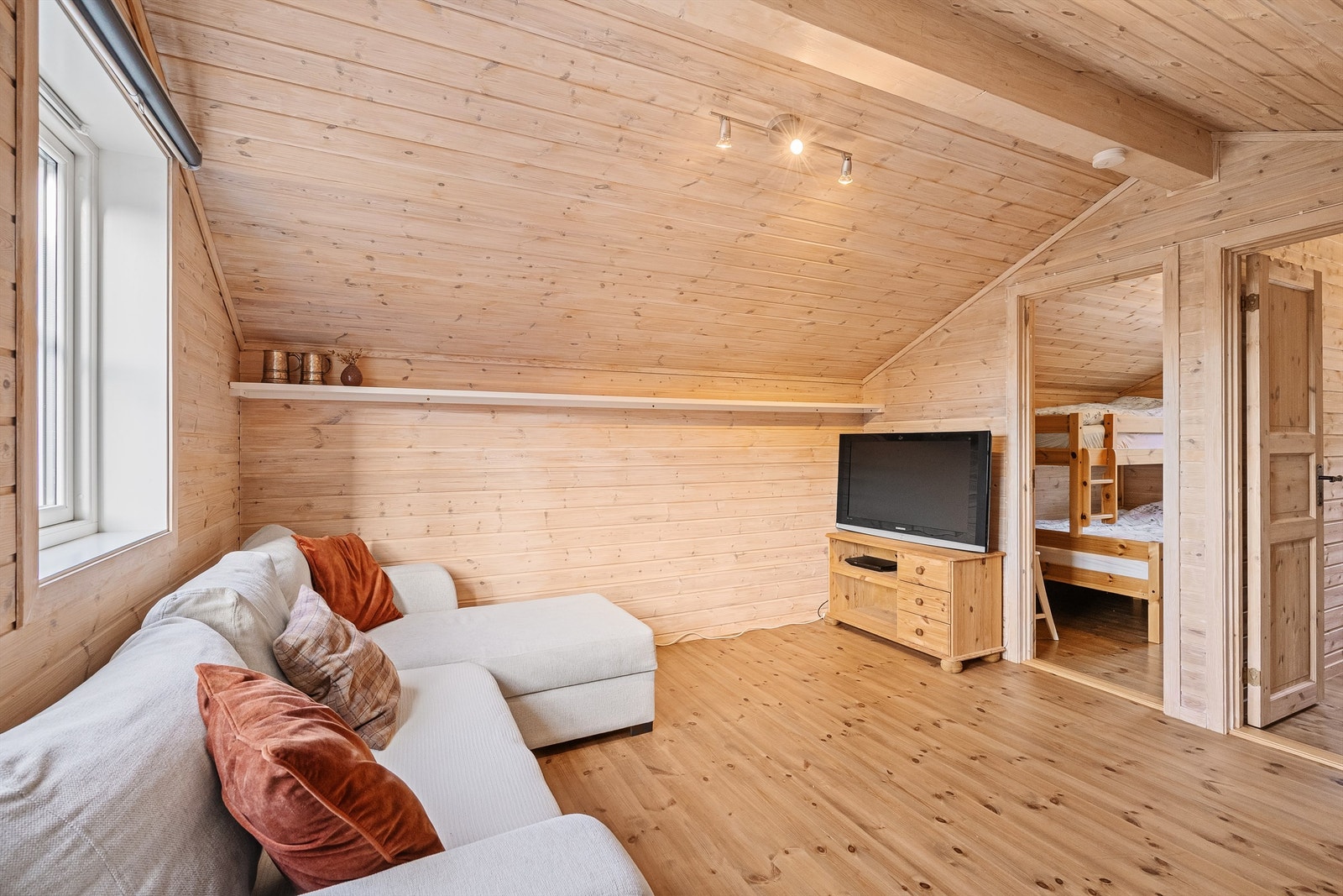 Loftstue. Galleribilde